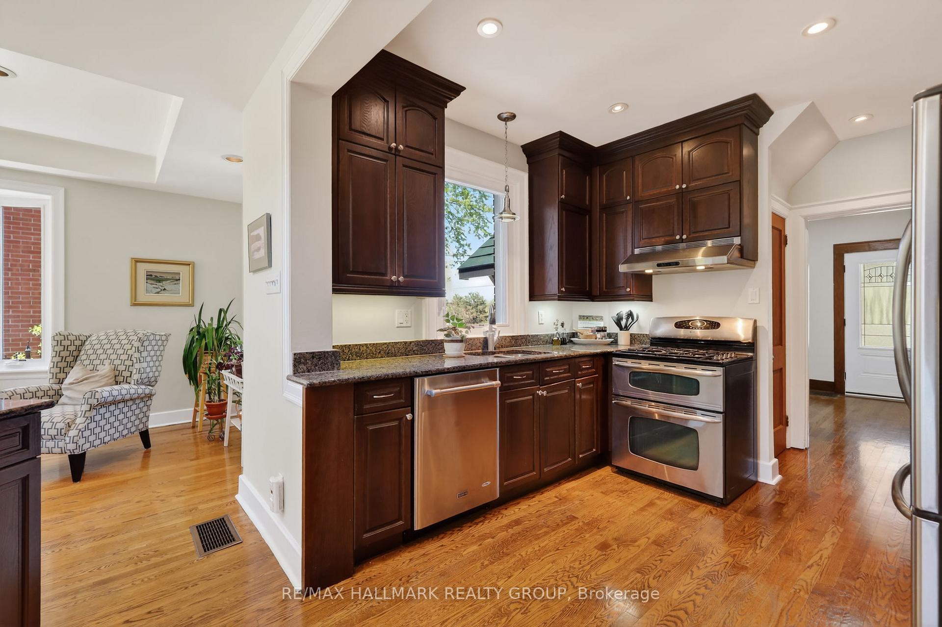Photo 6 of 2043 Riverside Drive, Ottawa, Faircrest Heights — HOMEH