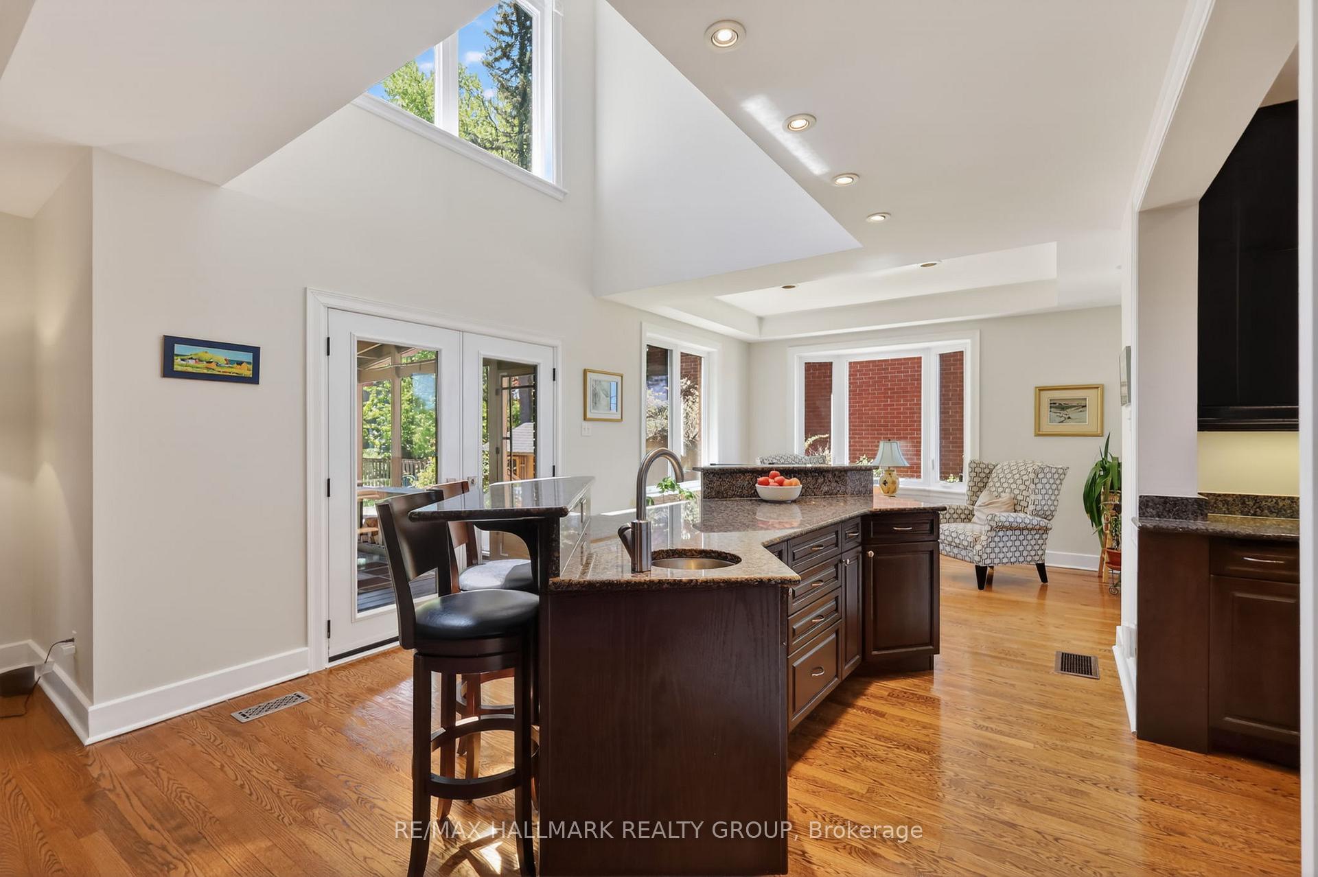 Photo 8 of 2043 Riverside Drive, Ottawa, Faircrest Heights — HOMEH
