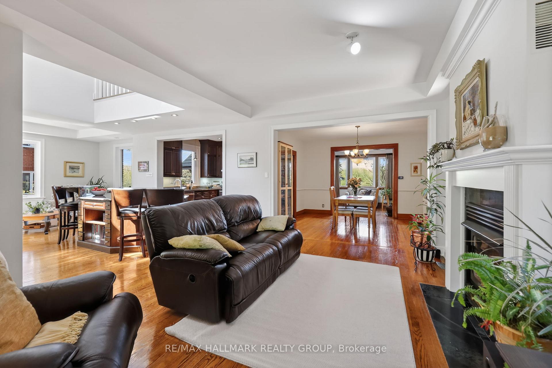 Photo 14 of 2043 Riverside Drive, Ottawa, Faircrest Heights — HOMEH