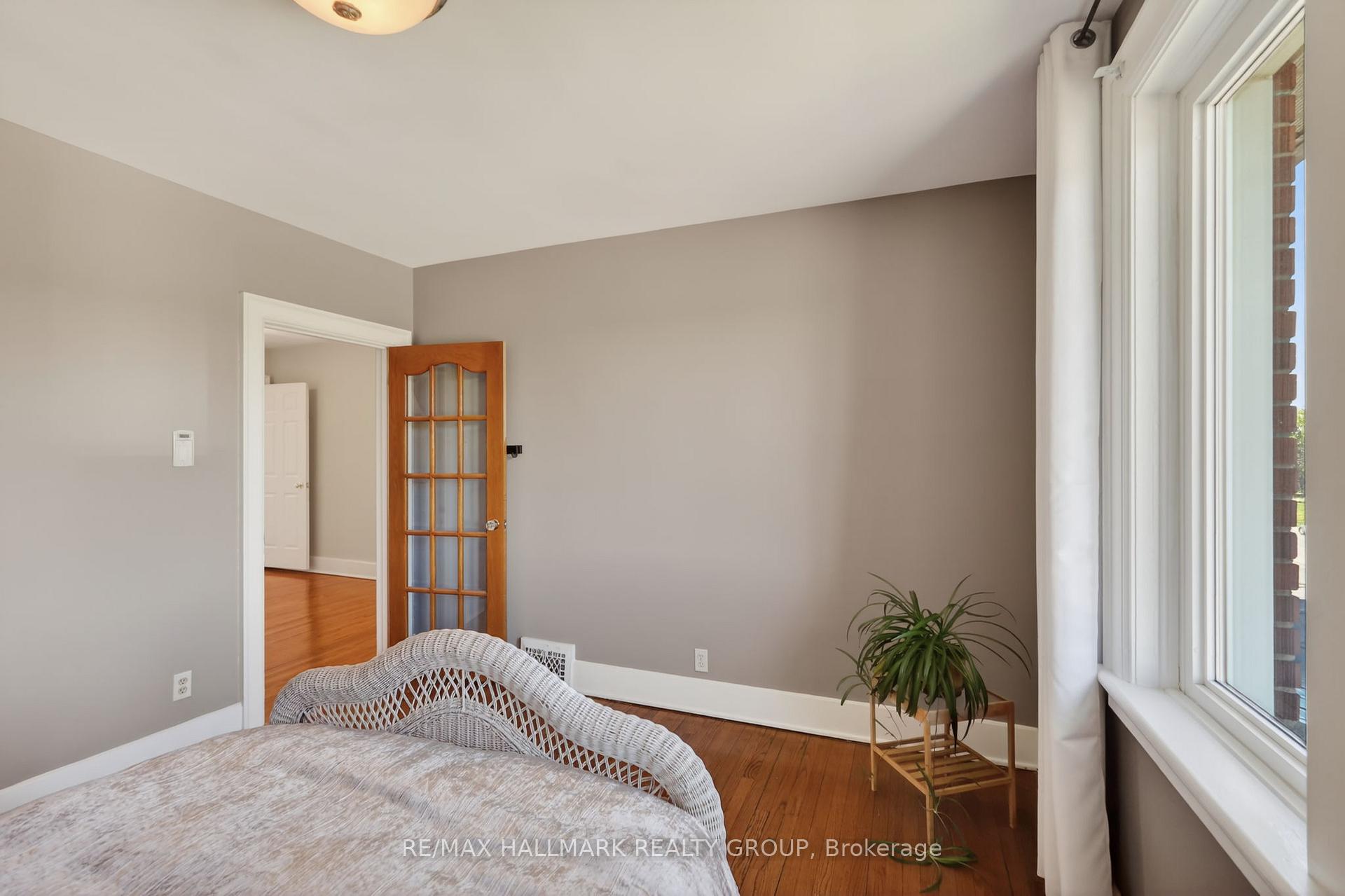 Photo 32 of 2043 Riverside Drive, Ottawa, Faircrest Heights — HOMEH