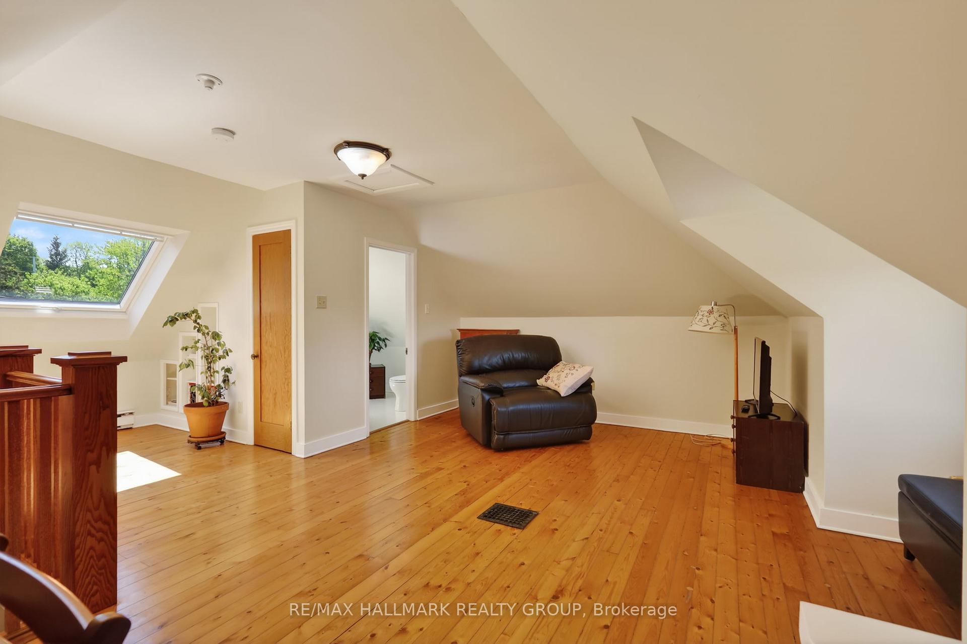 Photo 34 of 2043 Riverside Drive, Ottawa, Faircrest Heights — HOMEH