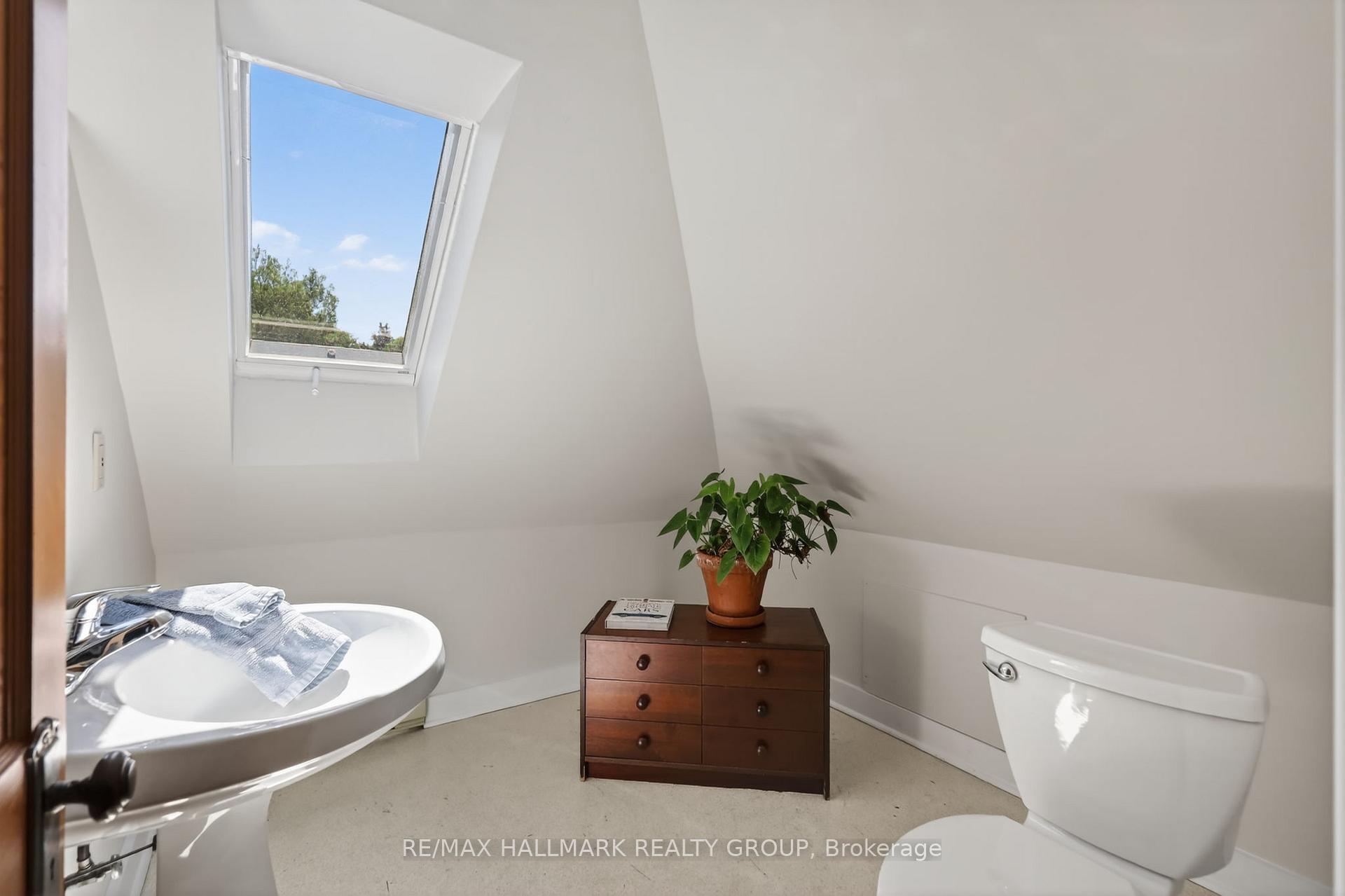 Photo 36 of 2043 Riverside Drive, Ottawa, Faircrest Heights — HOMEH