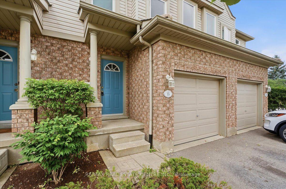 Photo 3 of 15 Roehampton Crescent, Guelph, Pineridge/Westminster Woods — HOMEH