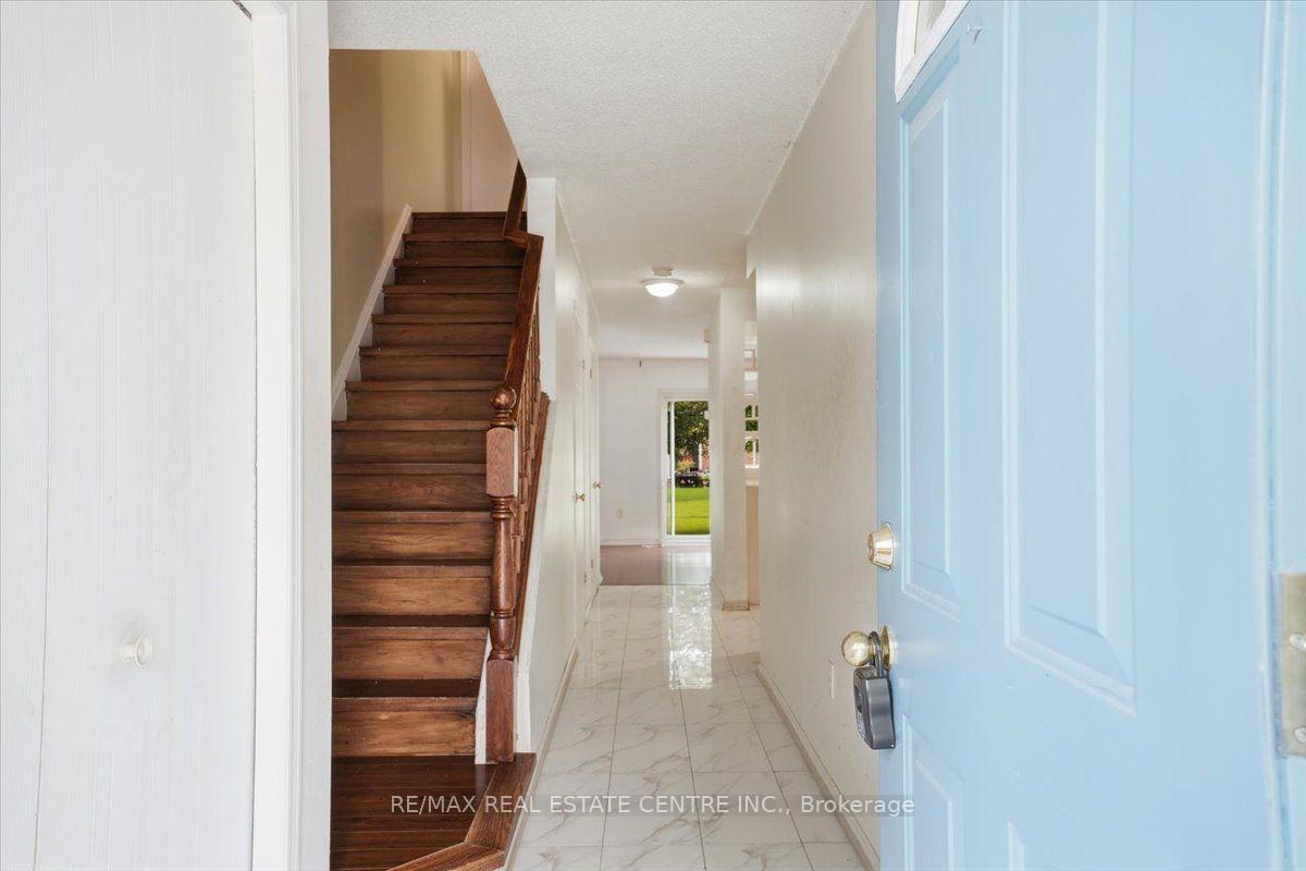 Photo 4 of 15 Roehampton Crescent, Guelph, Pineridge/Westminster Woods — HOMEH