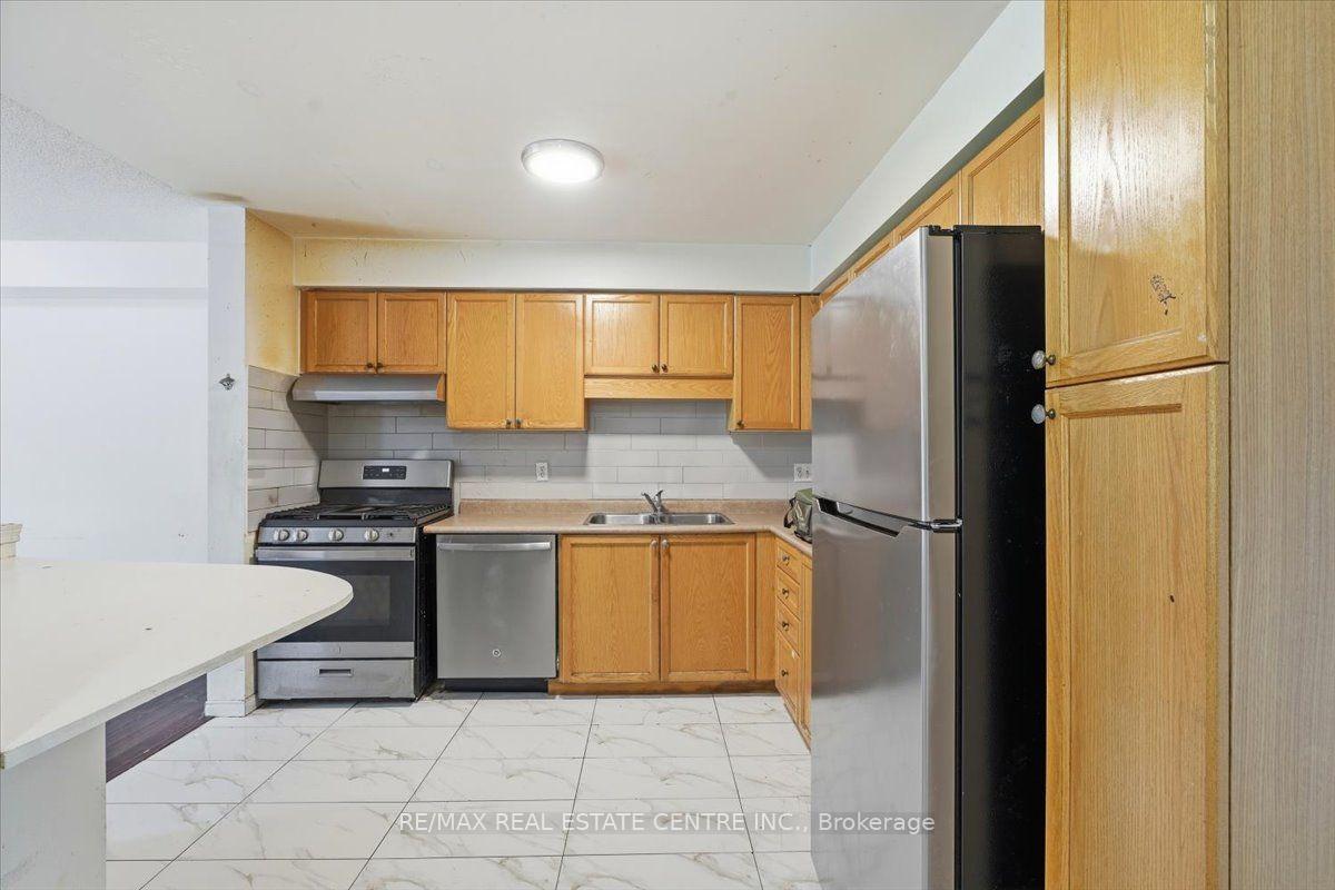 Photo 5 of 15 Roehampton Crescent, Guelph, Pineridge/Westminster Woods — HOMEH
