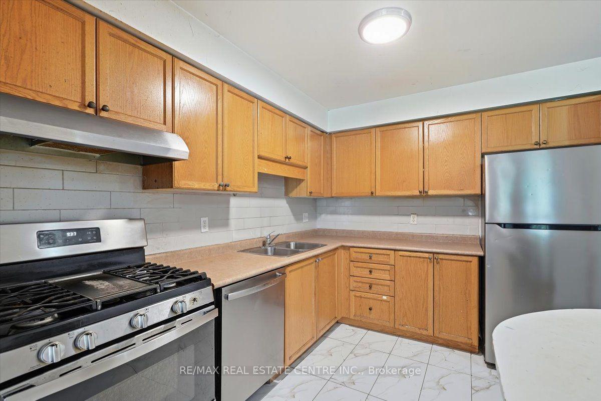 Photo 6 of 15 Roehampton Crescent, Guelph, Pineridge/Westminster Woods — HOMEH