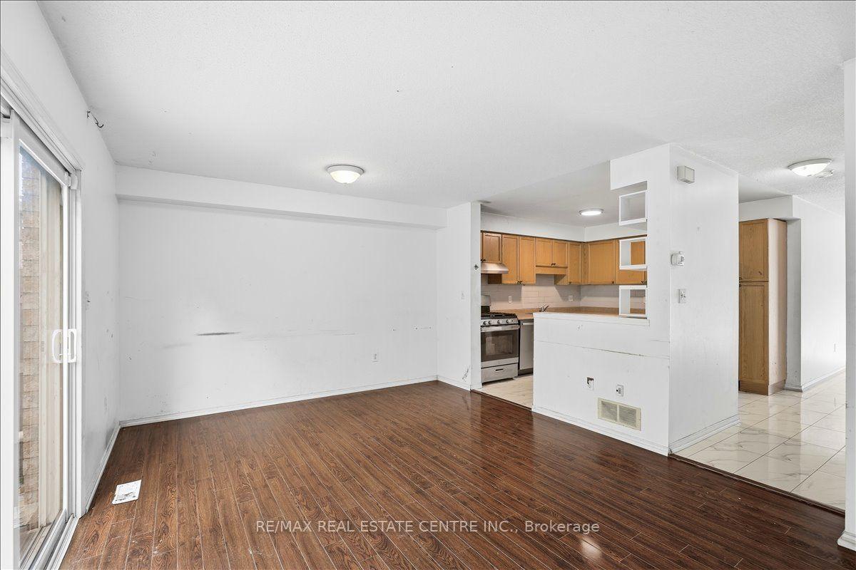 Photo 8 of 15 Roehampton Crescent, Guelph, Pineridge/Westminster Woods — HOMEH