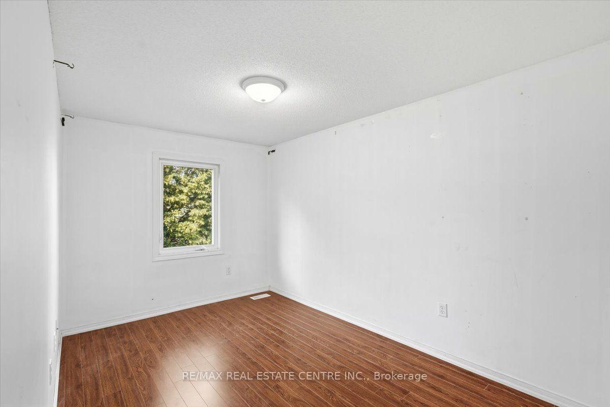 Photo 9 of 15 Roehampton Crescent, Guelph, Pineridge/Westminster Woods — HOMEH