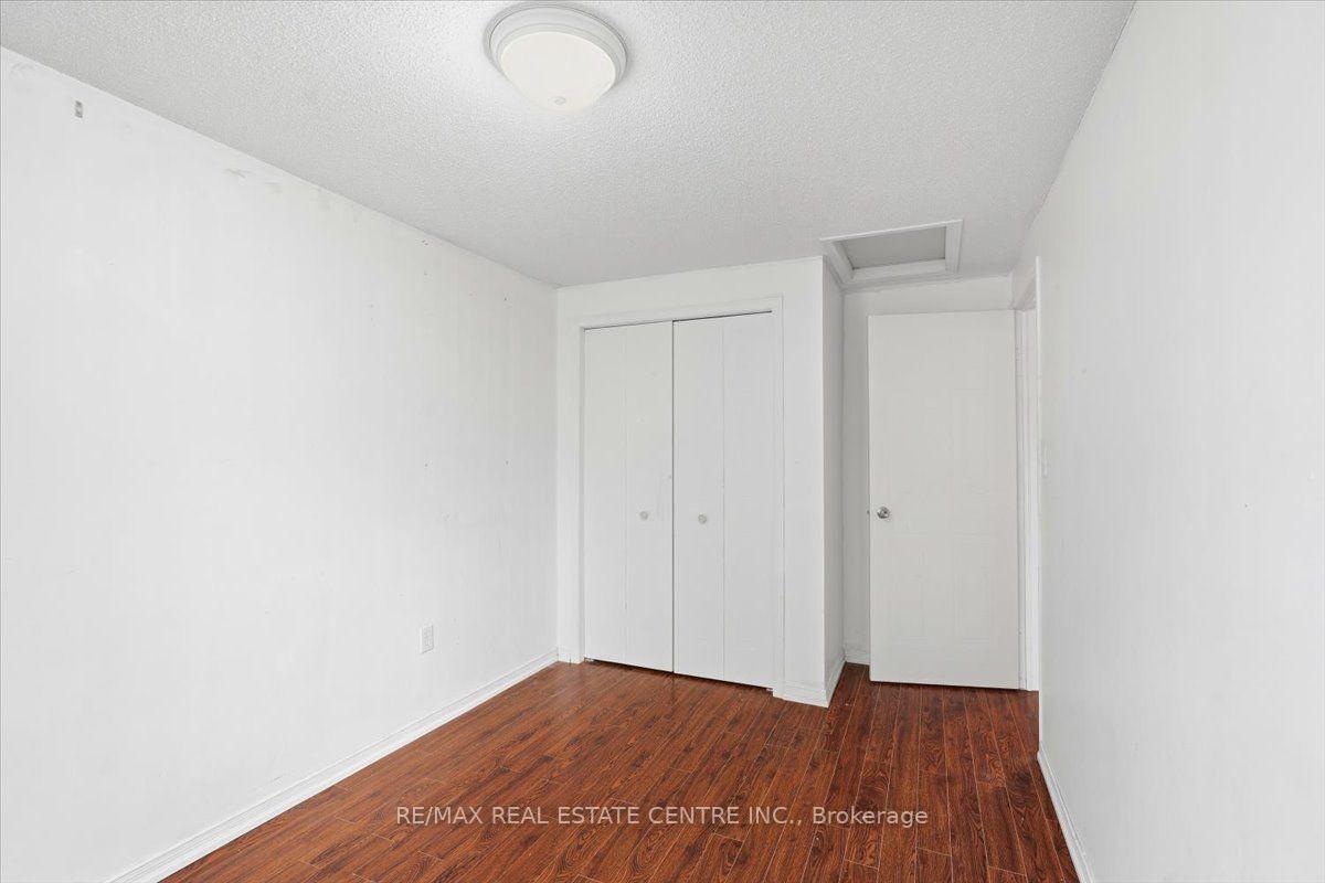 Photo 10 of 15 Roehampton Crescent, Guelph, Pineridge/Westminster Woods — HOMEH
