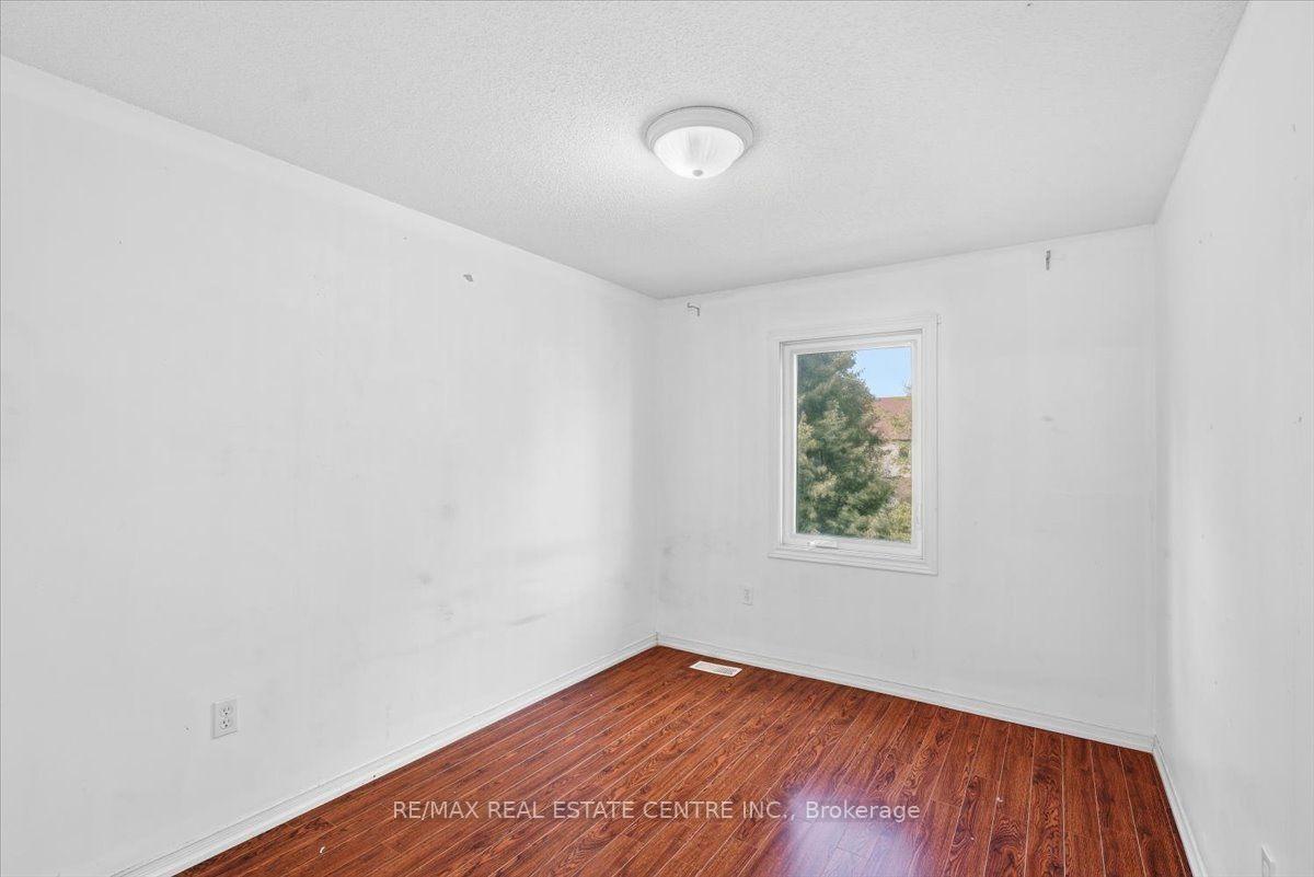 Photo 11 of 15 Roehampton Crescent, Guelph, Pineridge/Westminster Woods — HOMEH