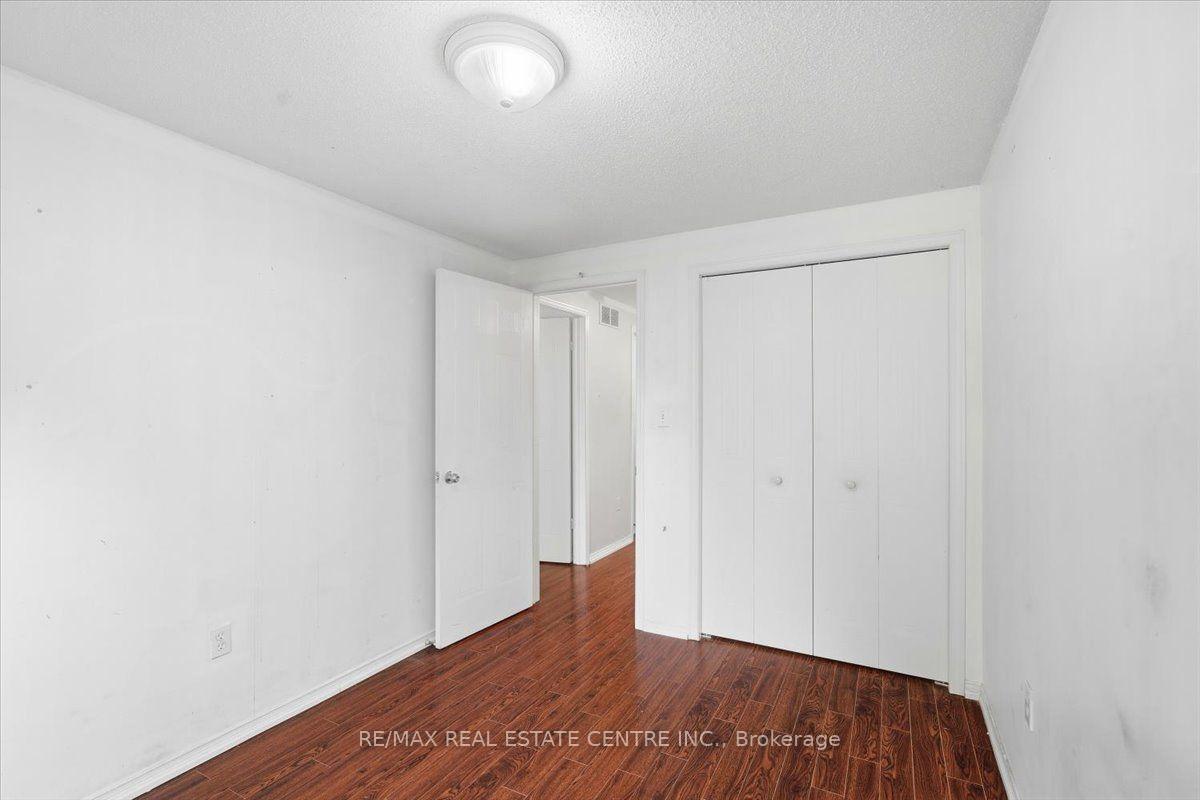 Photo 12 of 15 Roehampton Crescent, Guelph, Pineridge/Westminster Woods — HOMEH