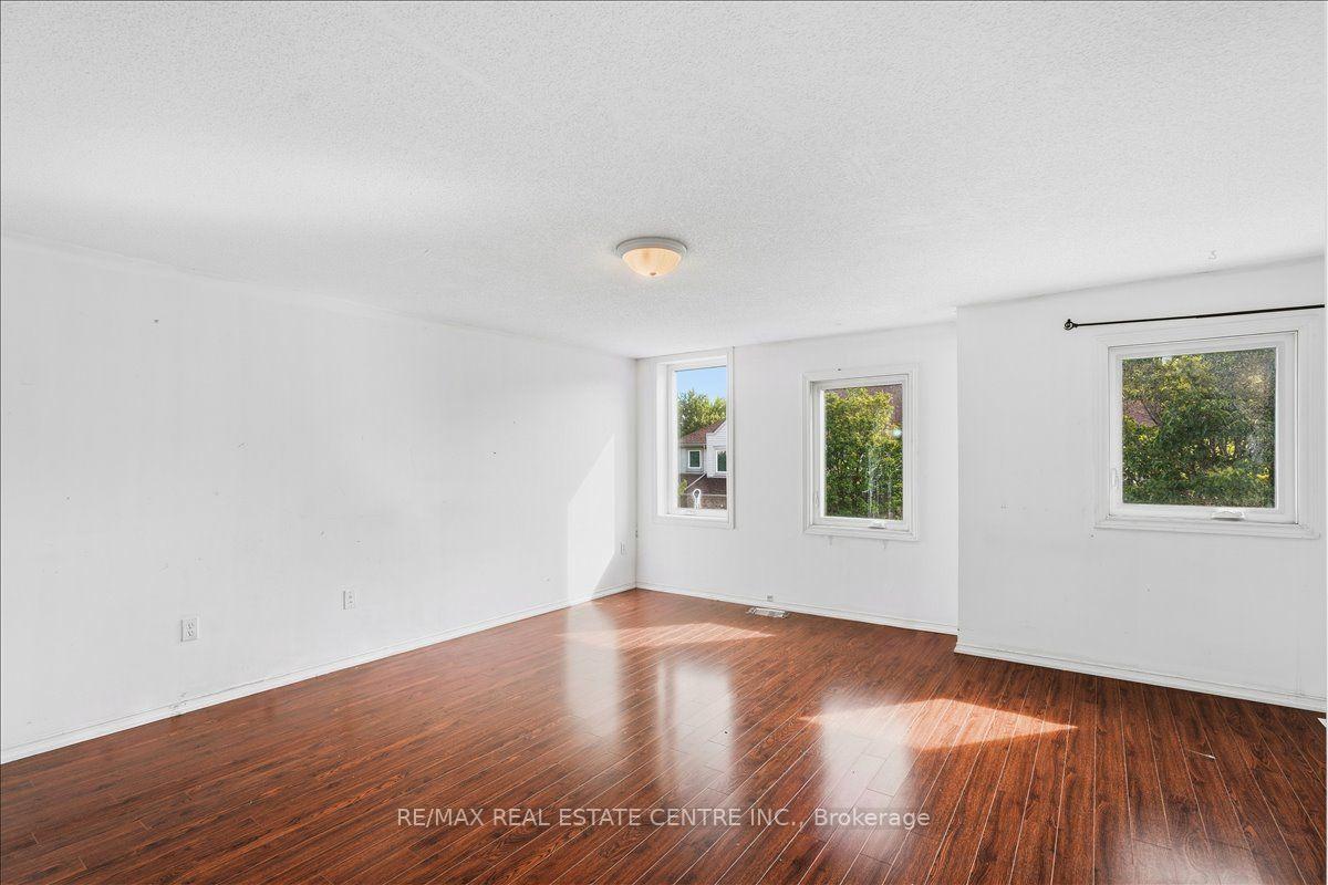 Photo 13 of 15 Roehampton Crescent, Guelph, Pineridge/Westminster Woods — HOMEH