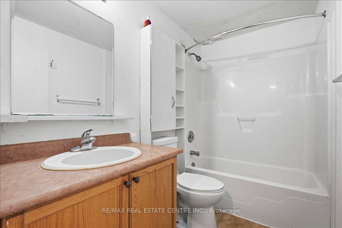 Photo 16 of 15 Roehampton Crescent, Guelph, Pineridge/Westminster Woods — HOMEH