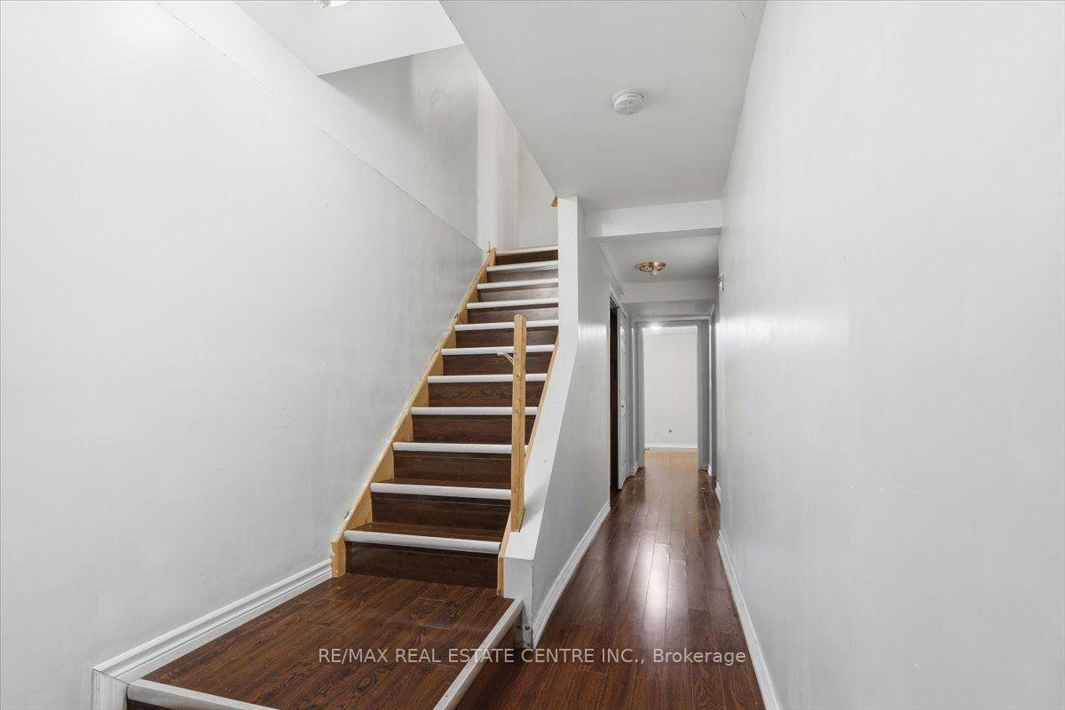 Photo 18 of 15 Roehampton Crescent, Guelph, Pineridge/Westminster Woods — HOMEH