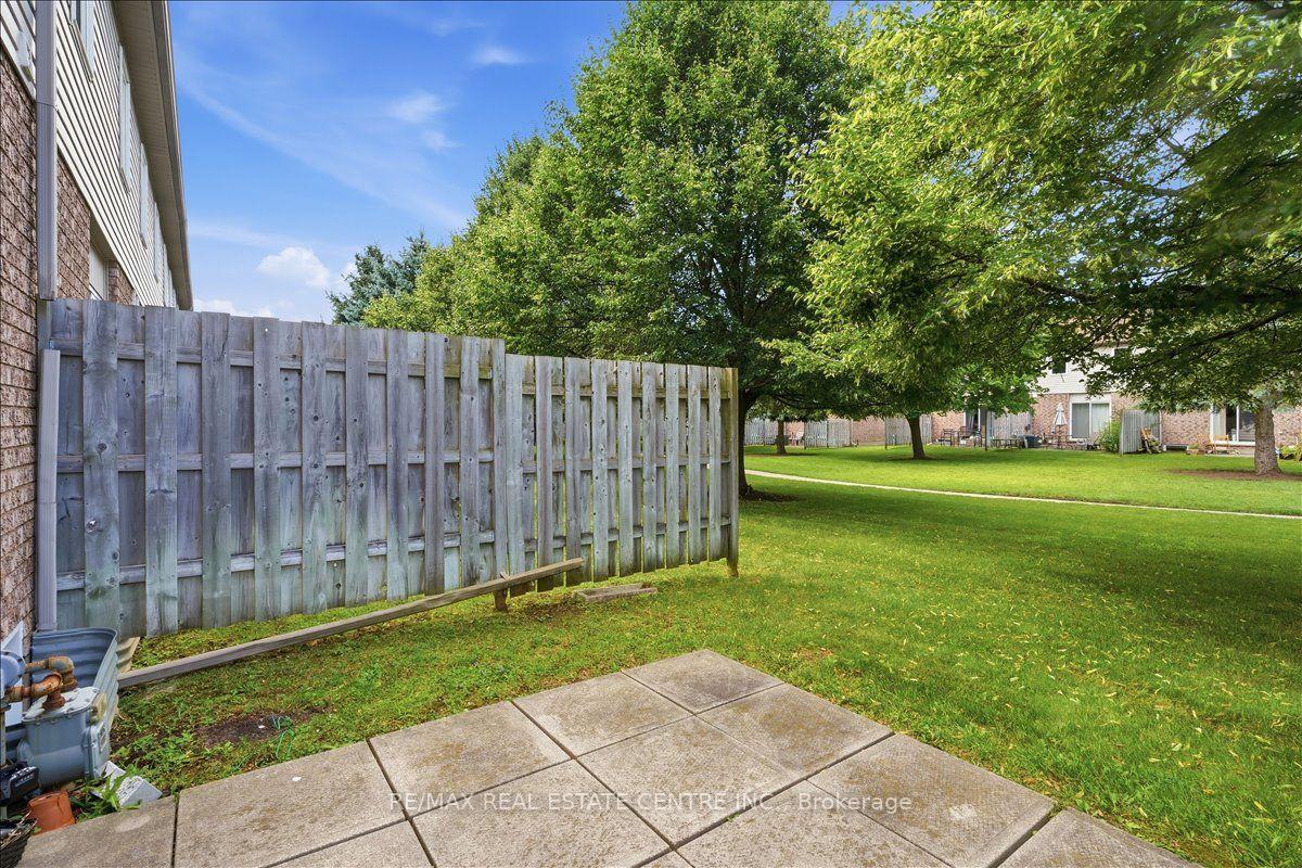 Photo 24 of 15 Roehampton Crescent, Guelph, Pineridge/Westminster Woods — HOMEH