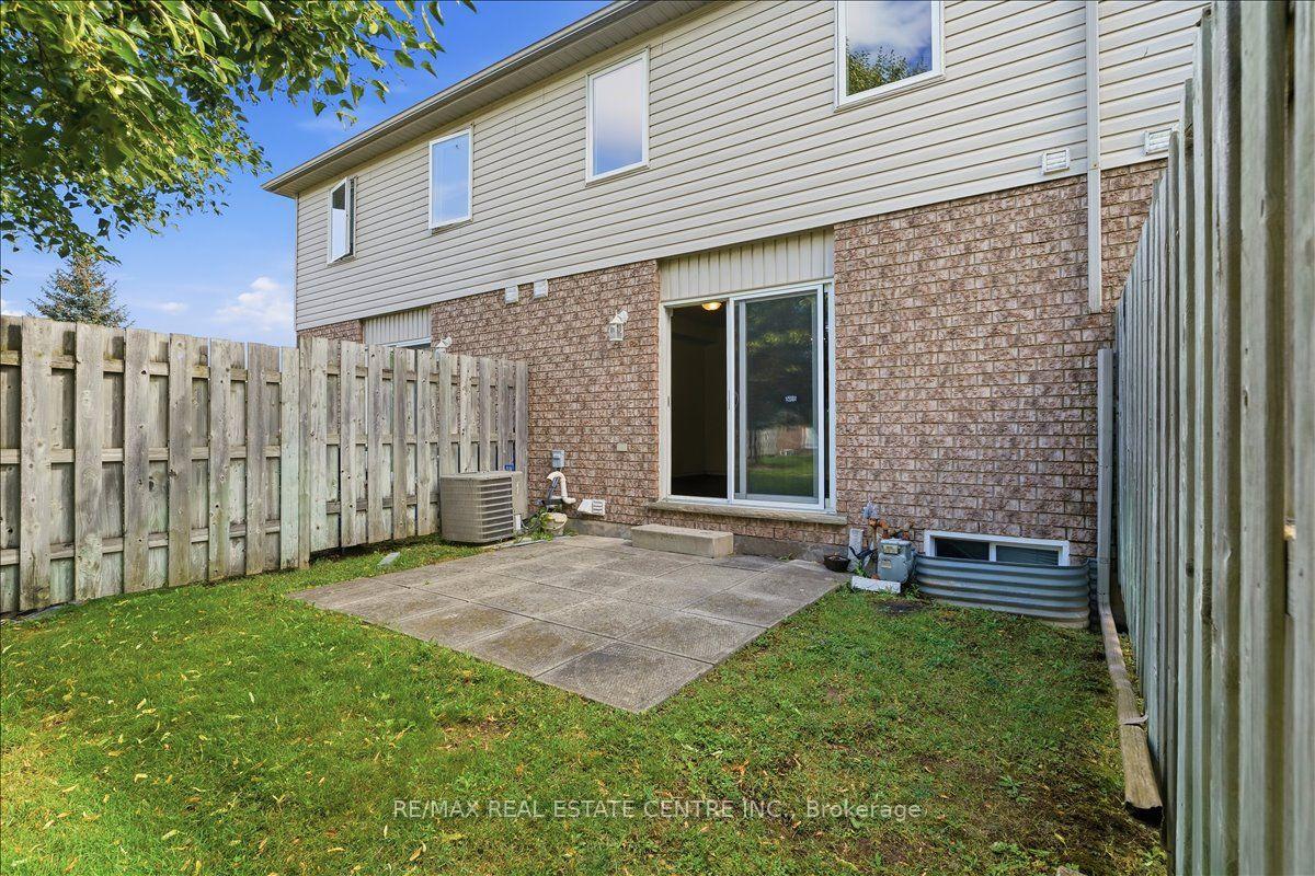 Photo 25 of 15 Roehampton Crescent, Guelph, Pineridge/Westminster Woods — HOMEH