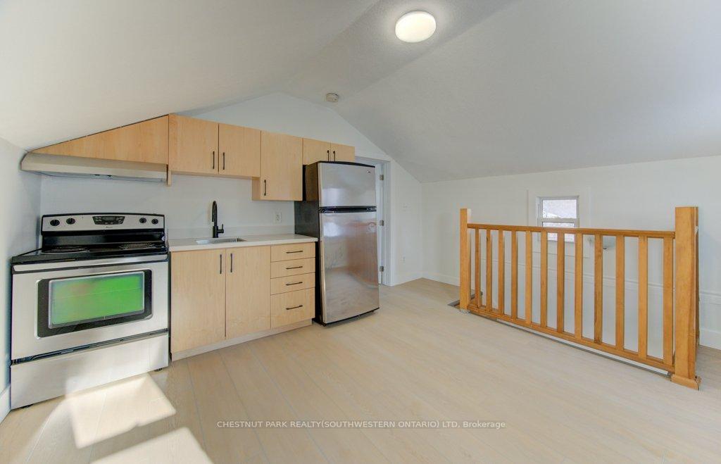 Photo of 190 Lancaster Street E