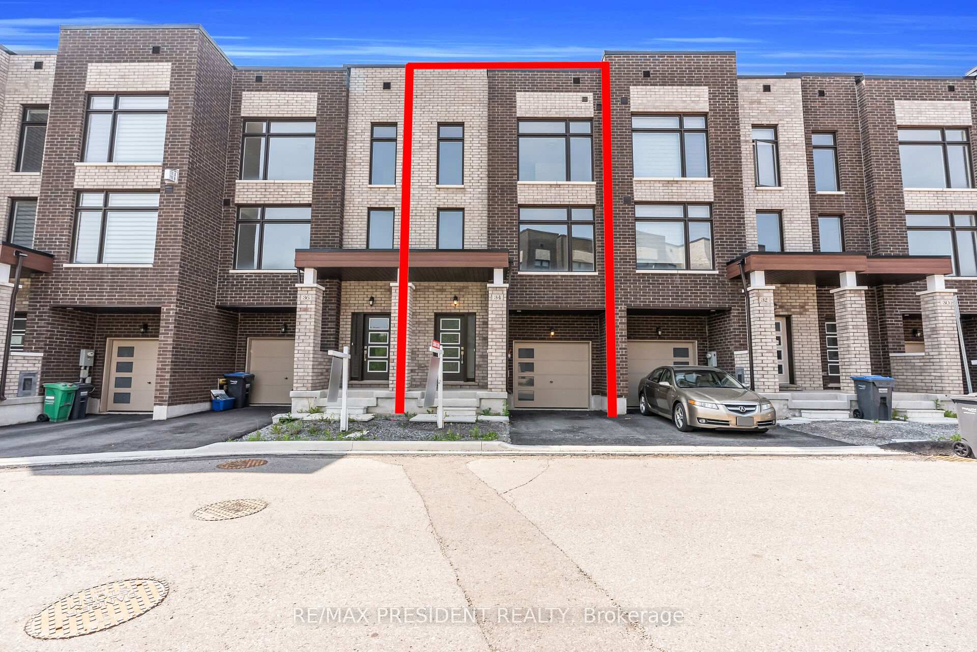 Photo 2 of 34 Queenpost Drive E, Brampton, Credit Valley — HOMEH