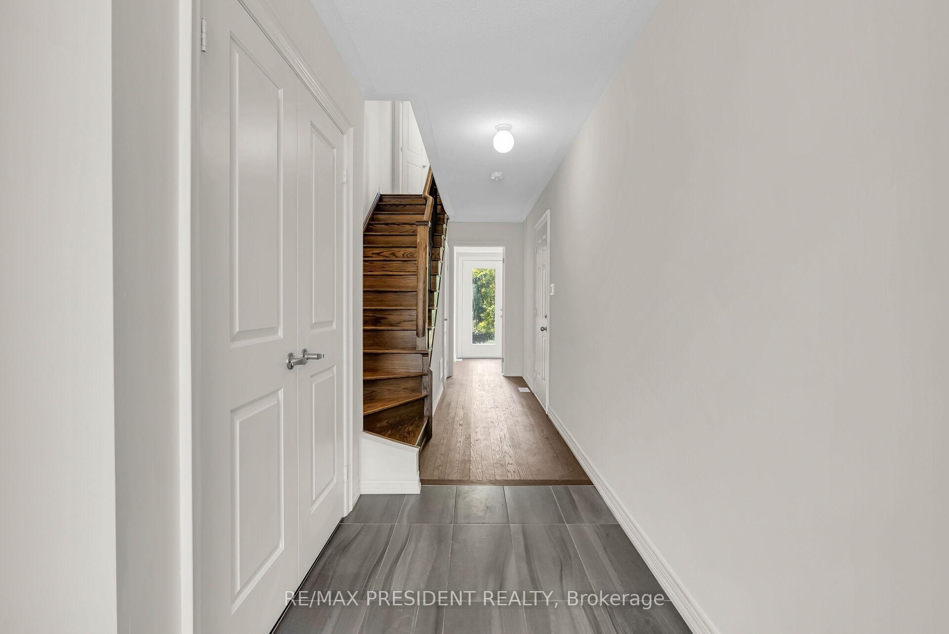 Photo 6 of 34 Queenpost Drive E, Brampton, Credit Valley — HOMEH
