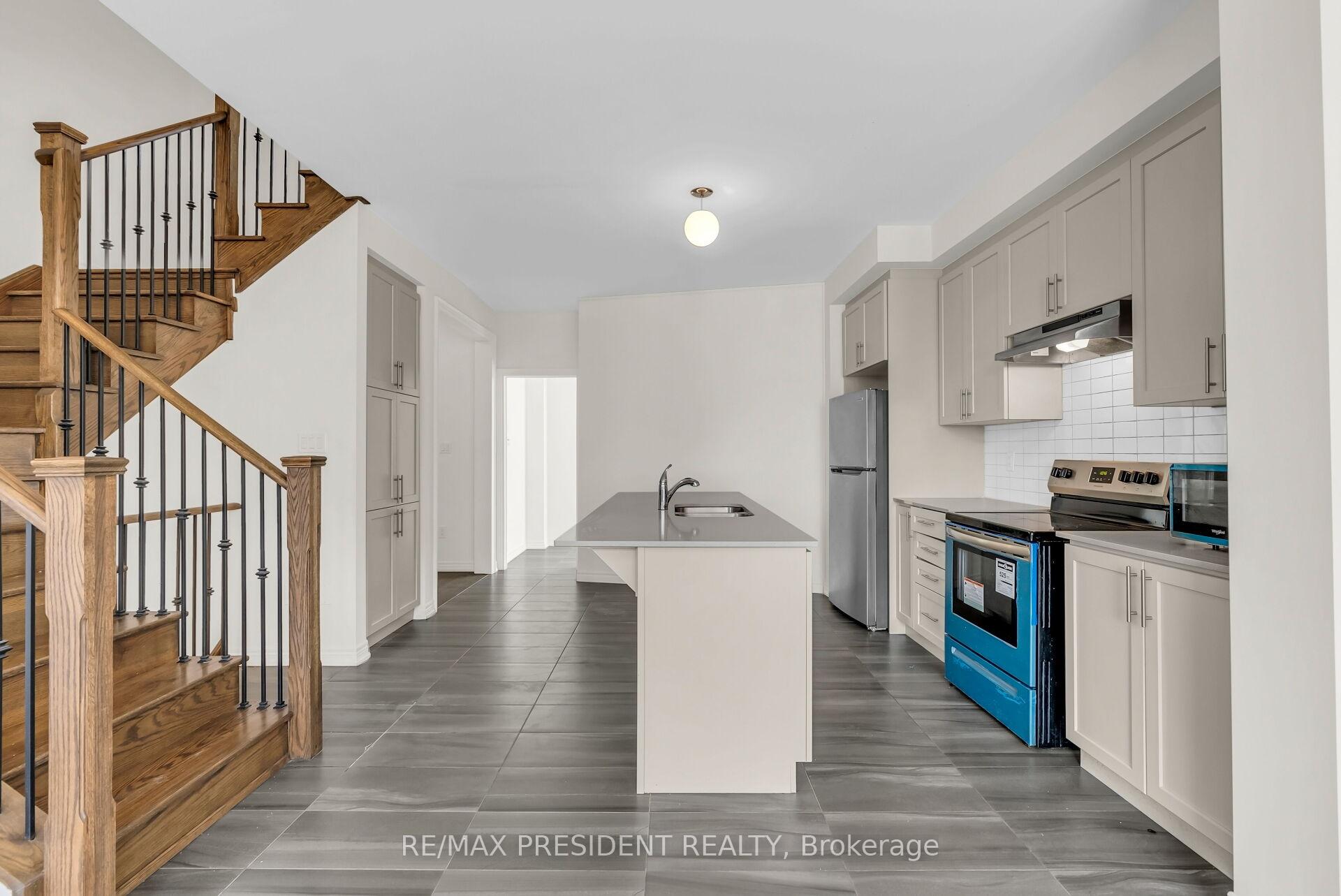 Photo 16 of 34 Queenpost Drive E, Brampton, Credit Valley — HOMEH