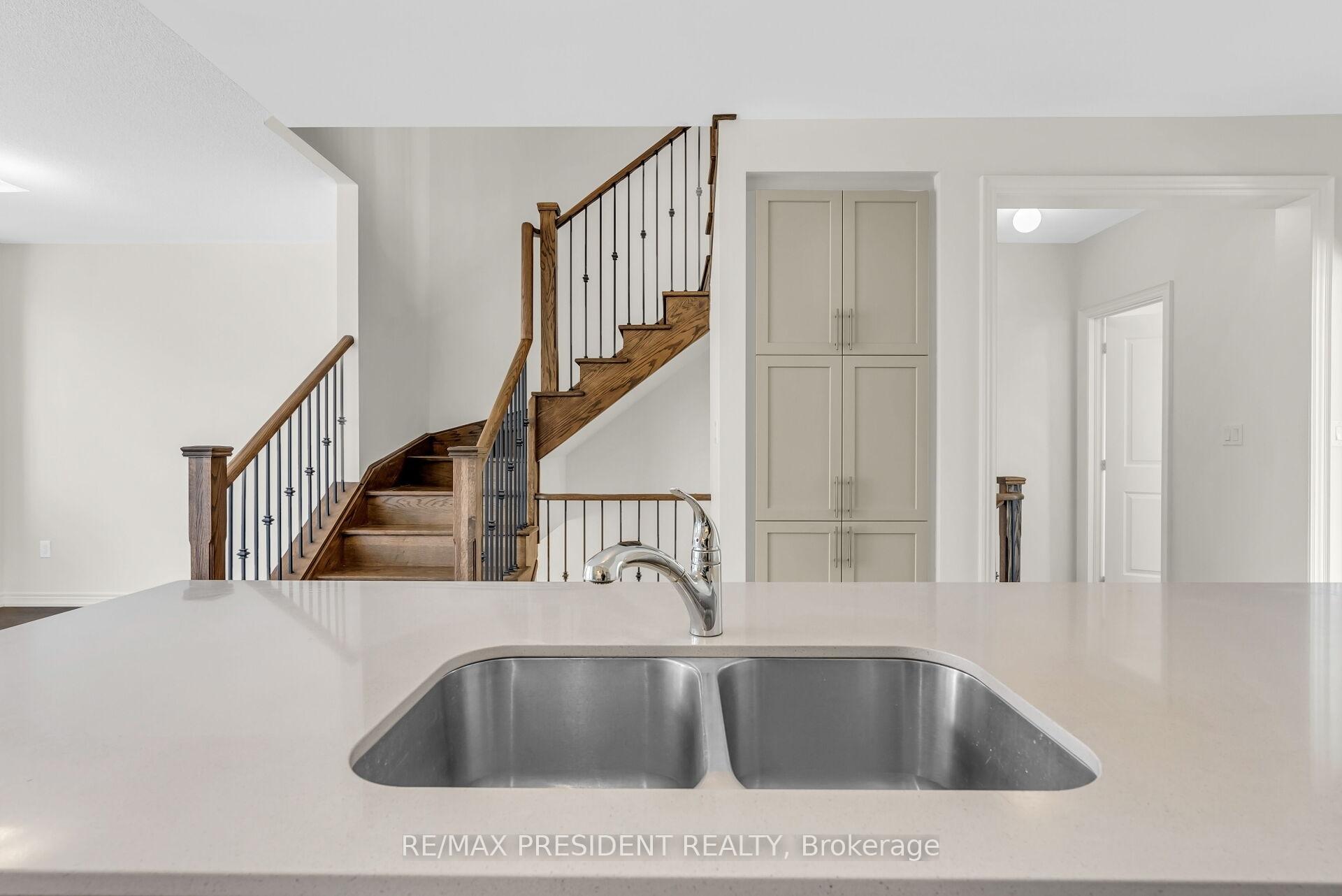 Photo 17 of 34 Queenpost Drive E, Brampton, Credit Valley — HOMEH