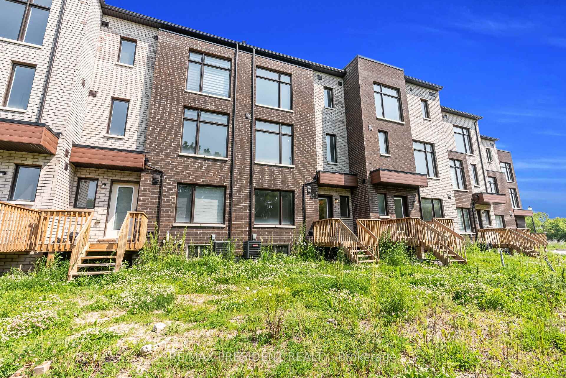 Photo 43 of 34 Queenpost Drive E, Brampton, Credit Valley — HOMEH