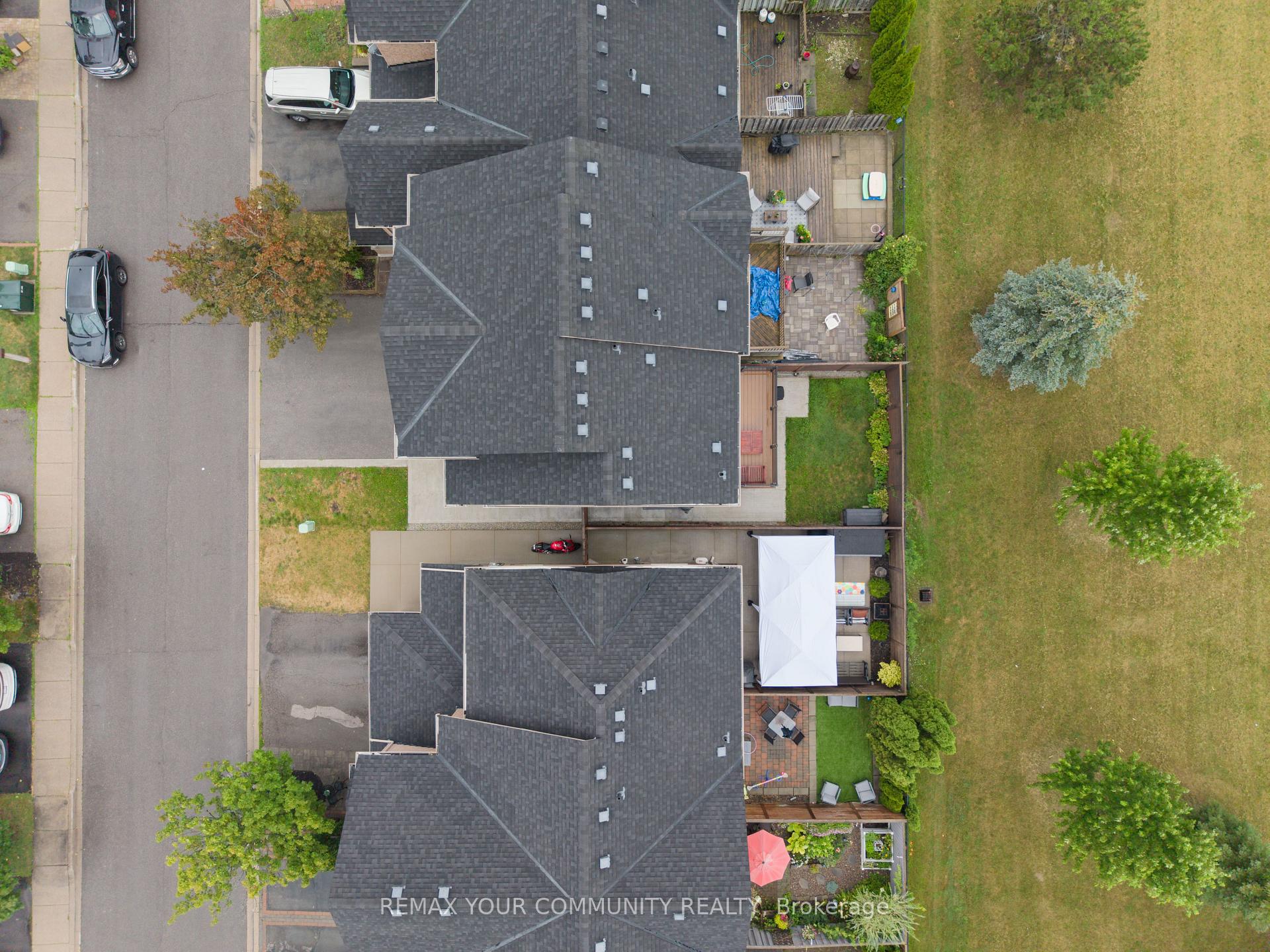 Photo 3 of 40 Tania Crescent, Vaughan, Maple — HOMEH