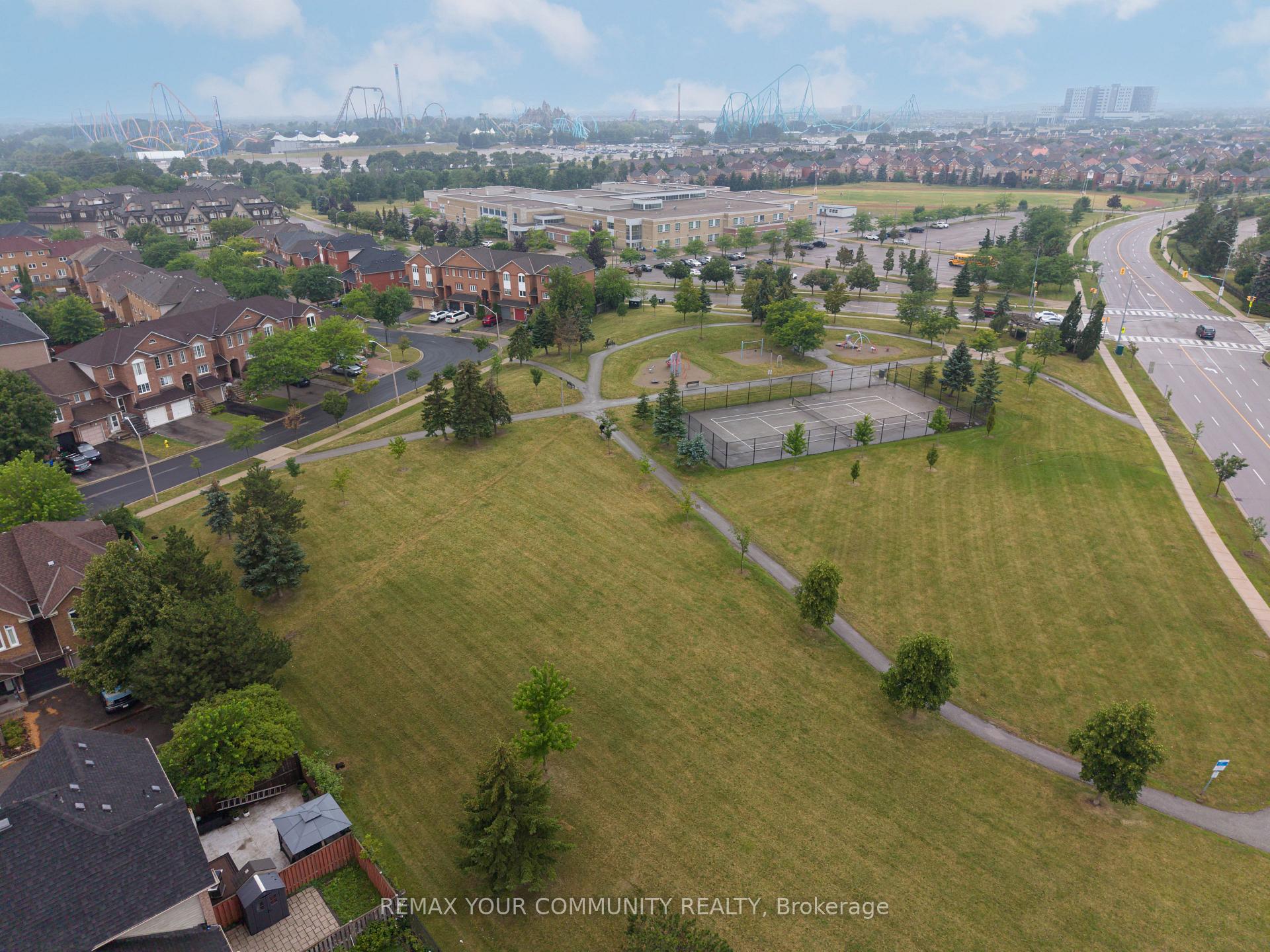 Photo 33 of 40 Tania Crescent, Vaughan, Maple — HOMEH