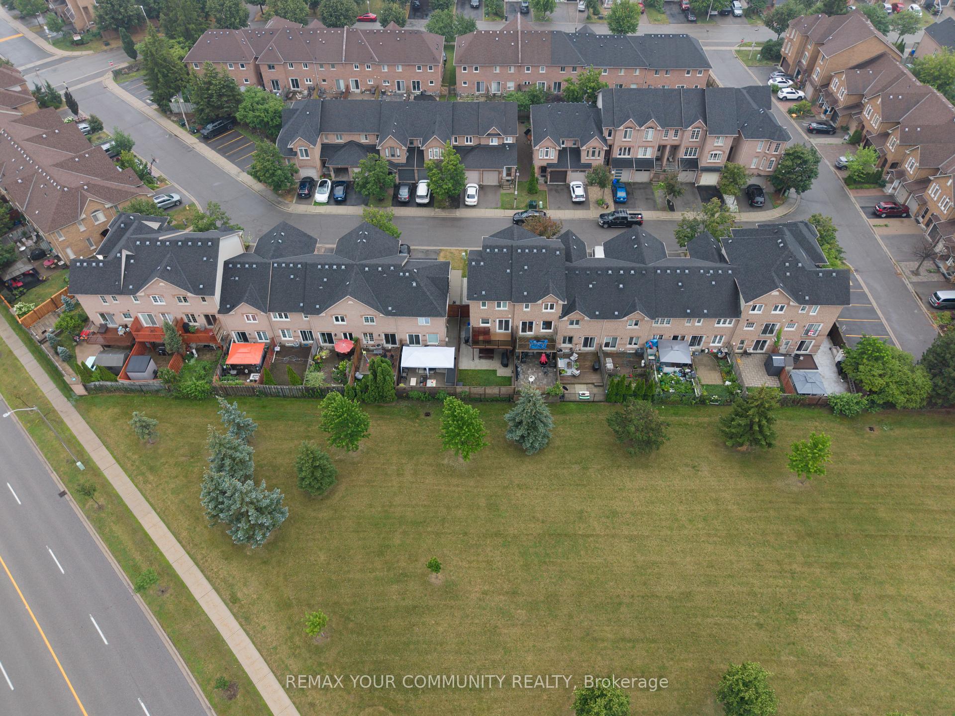 Photo 10 of 40 Tania Crescent, Vaughan, Maple — HOMEH