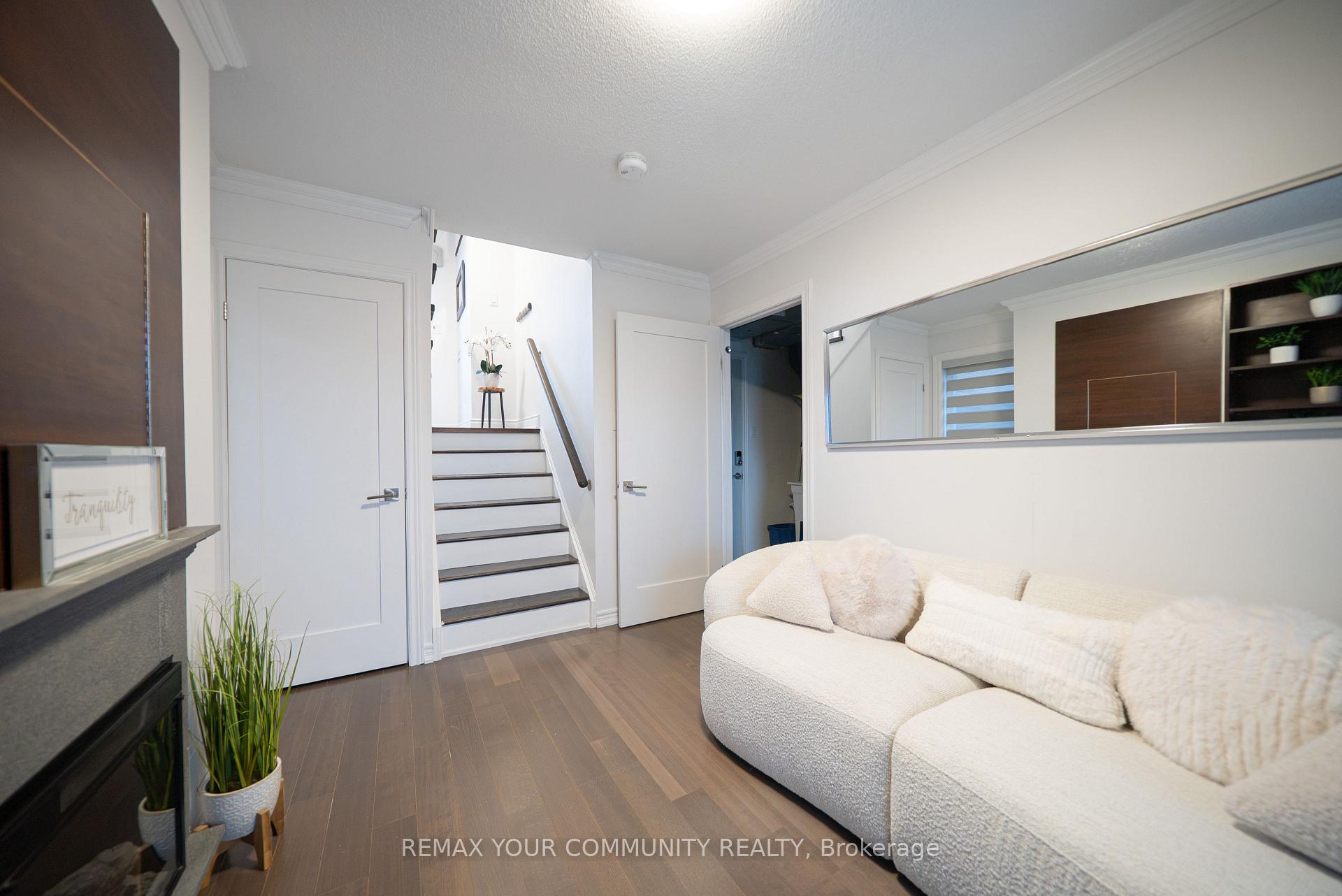 Photo 6 of 40 Tania Crescent, Vaughan, Maple — HOMEH