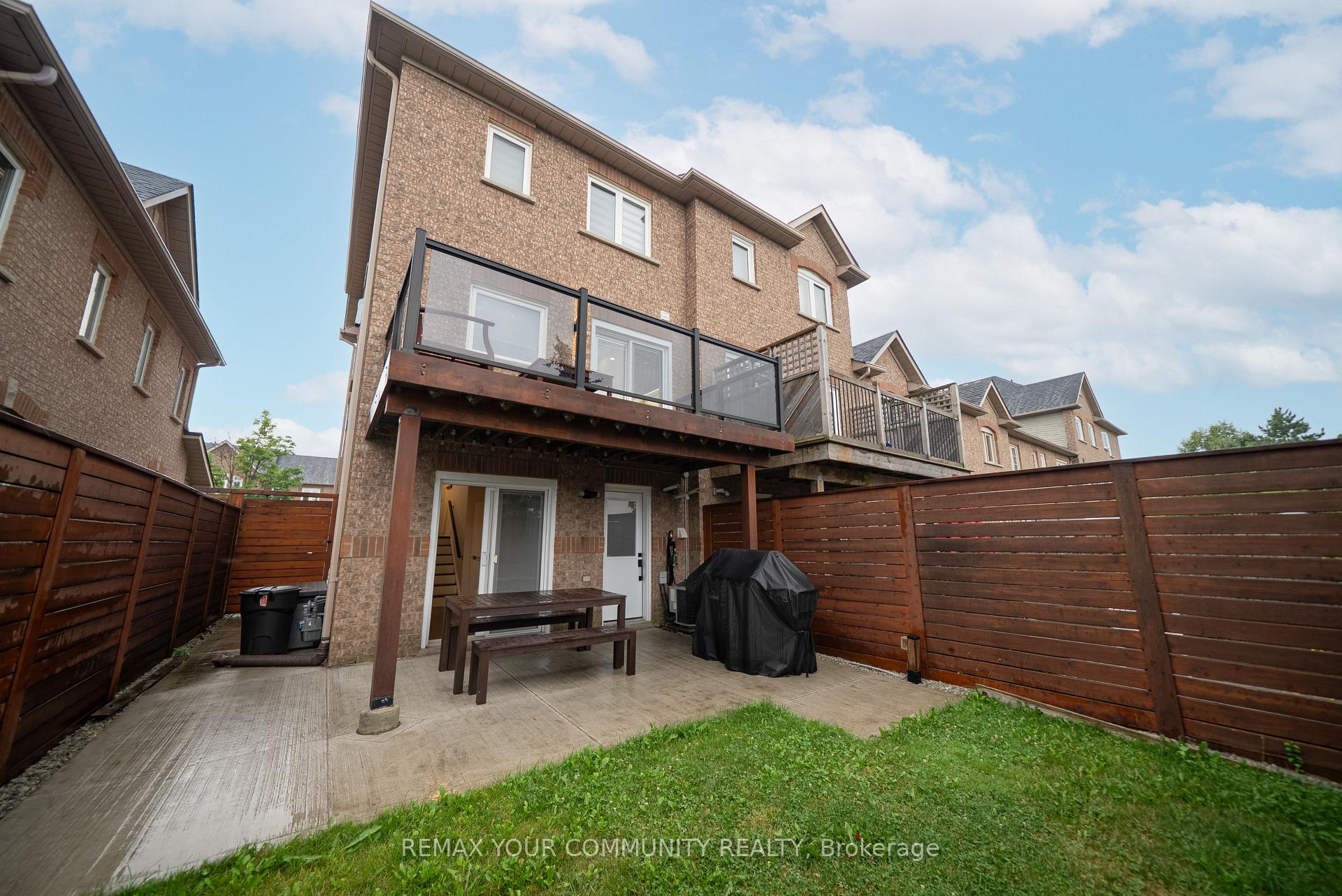 Photo 20 of 40 Tania Crescent, Vaughan, Maple — HOMEH