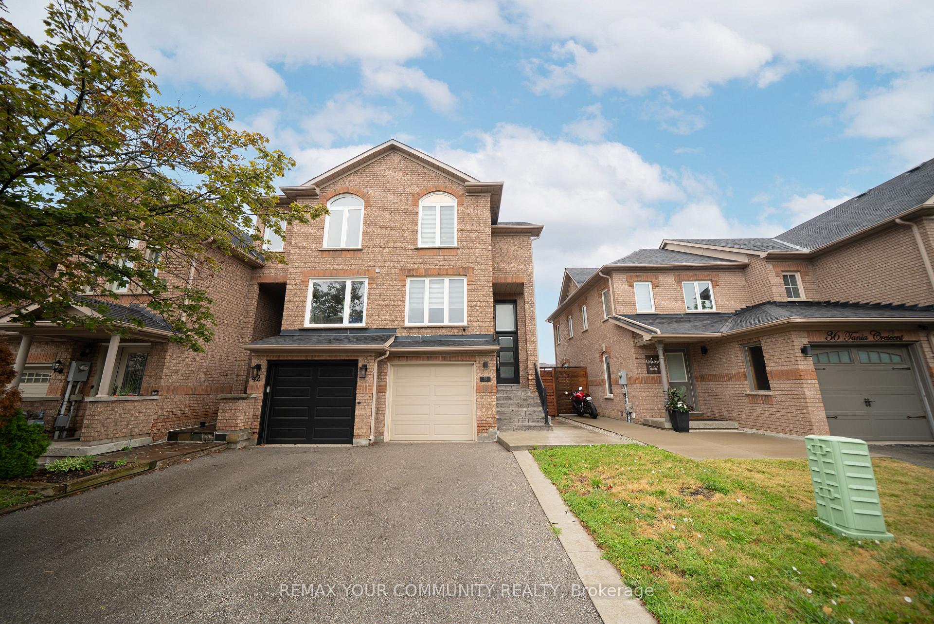 Photo 1 of 40 Tania Crescent, Vaughan, Maple — HOMEH