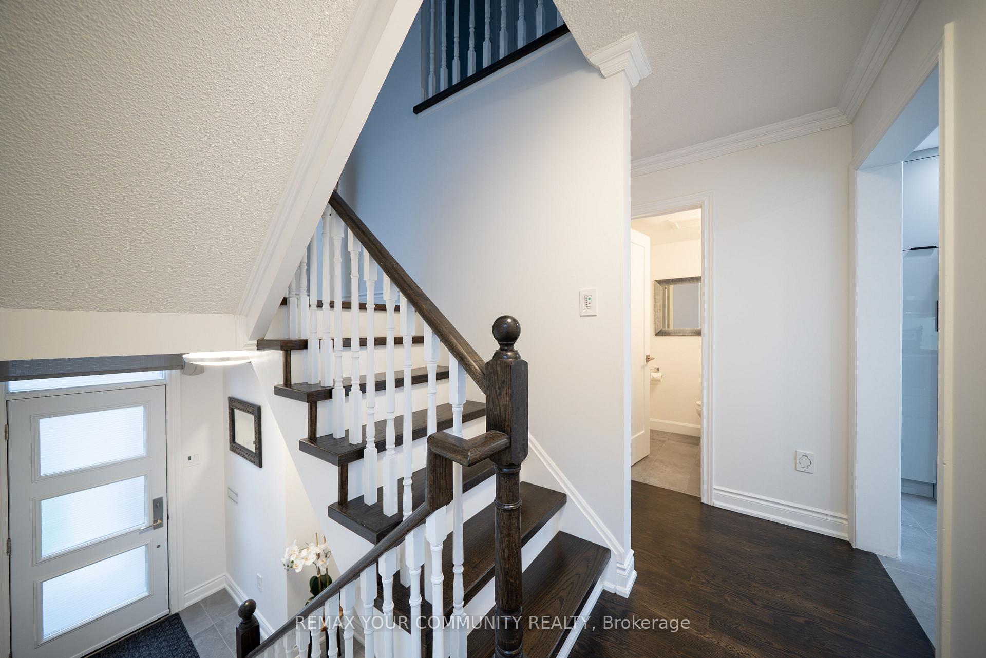 Photo 8 of 40 Tania Crescent, Vaughan, Maple — HOMEH