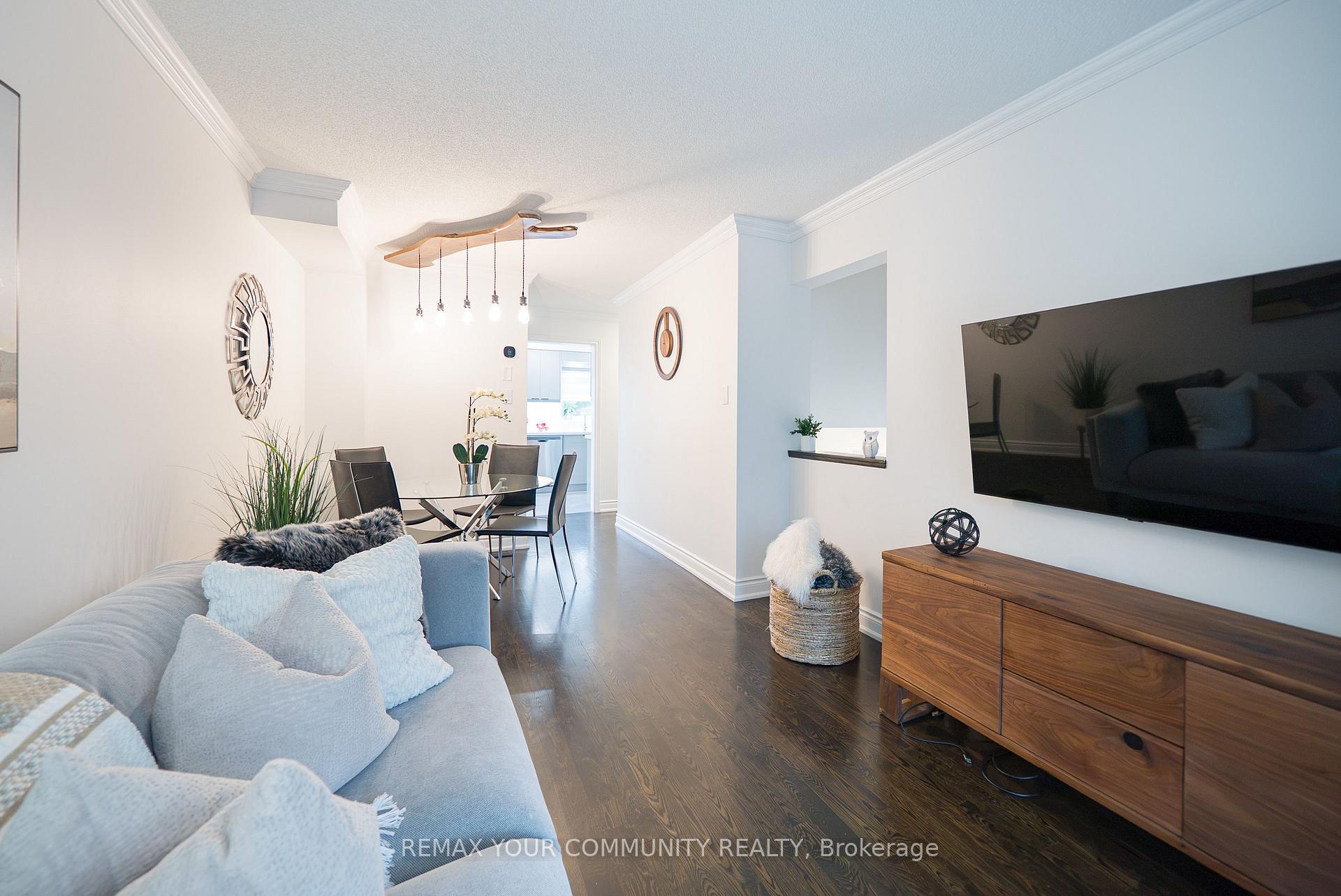 Photo 12 of 40 Tania Crescent, Vaughan, Maple — HOMEH