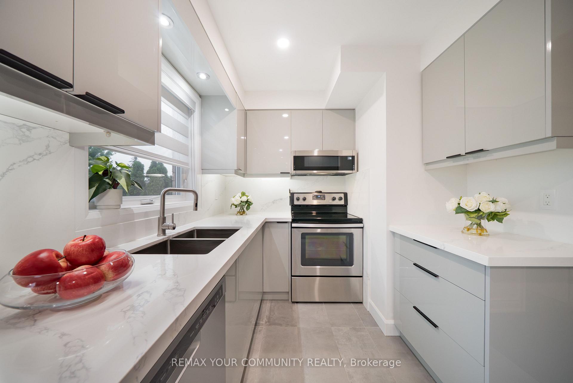 Photo 16 of 40 Tania Crescent, Vaughan, Maple — HOMEH