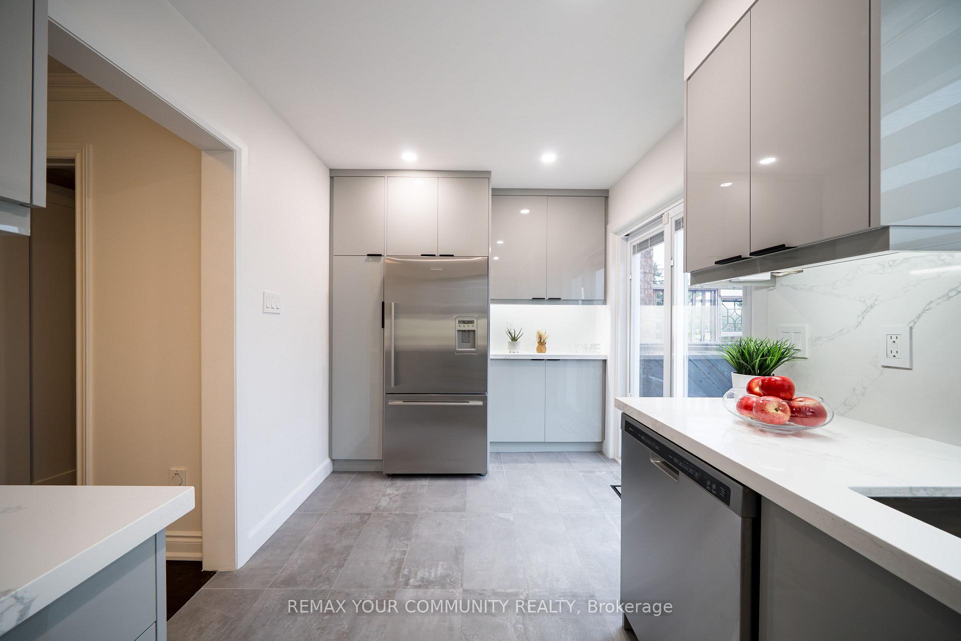 Photo 34 of 40 Tania Crescent, Vaughan, Maple — HOMEH