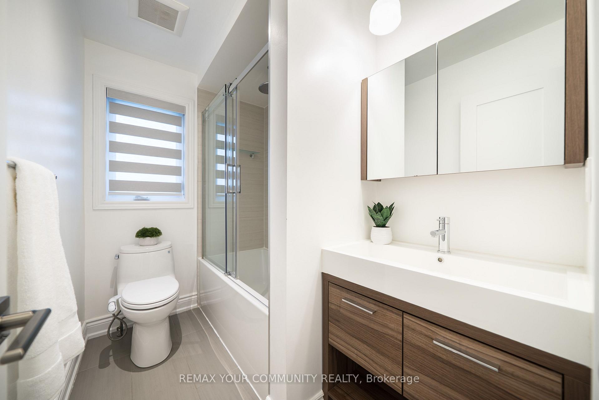 Photo 17 of 40 Tania Crescent, Vaughan, Maple — HOMEH