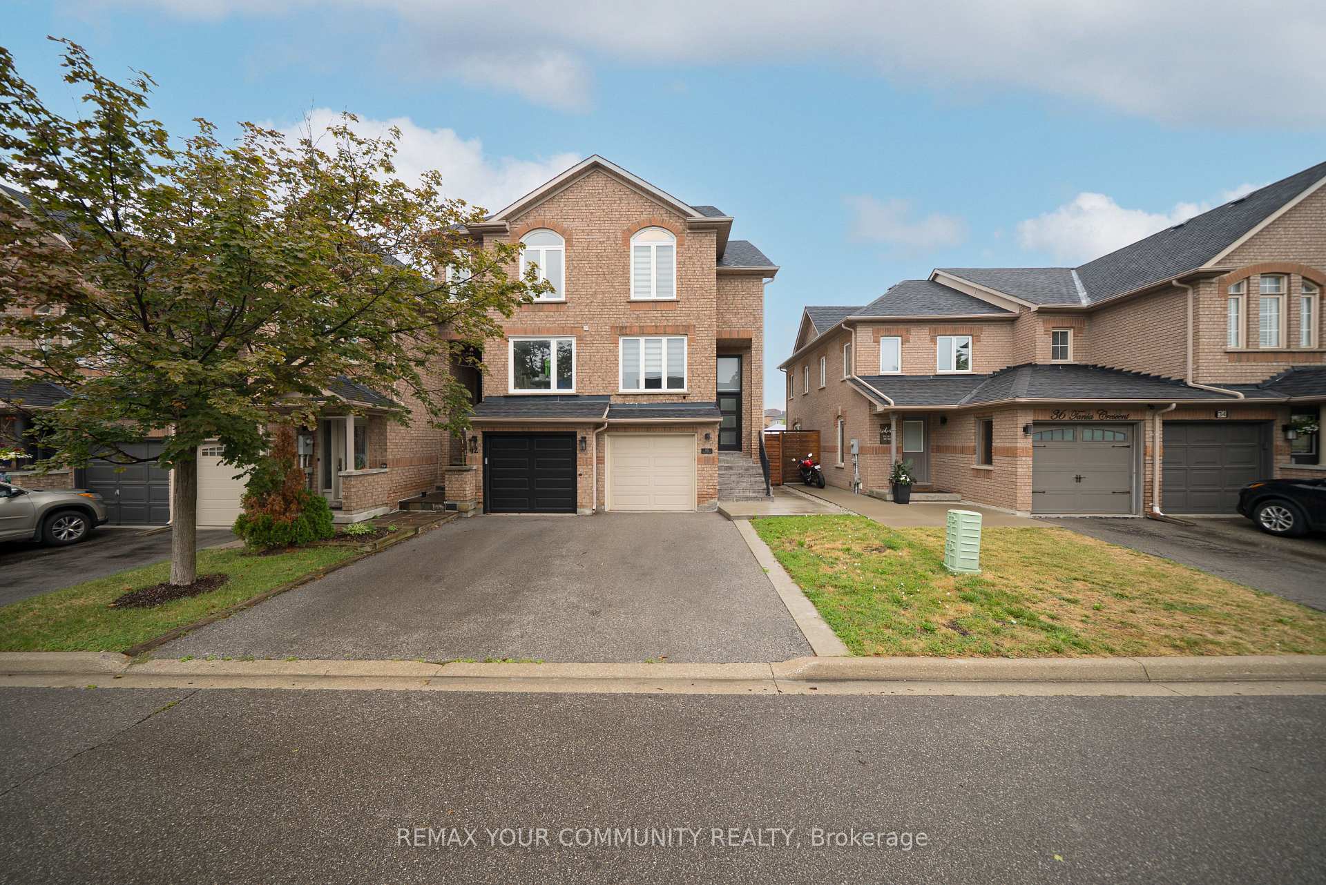 Photo 41 of 40 Tania Crescent, Vaughan, Maple — HOMEH
