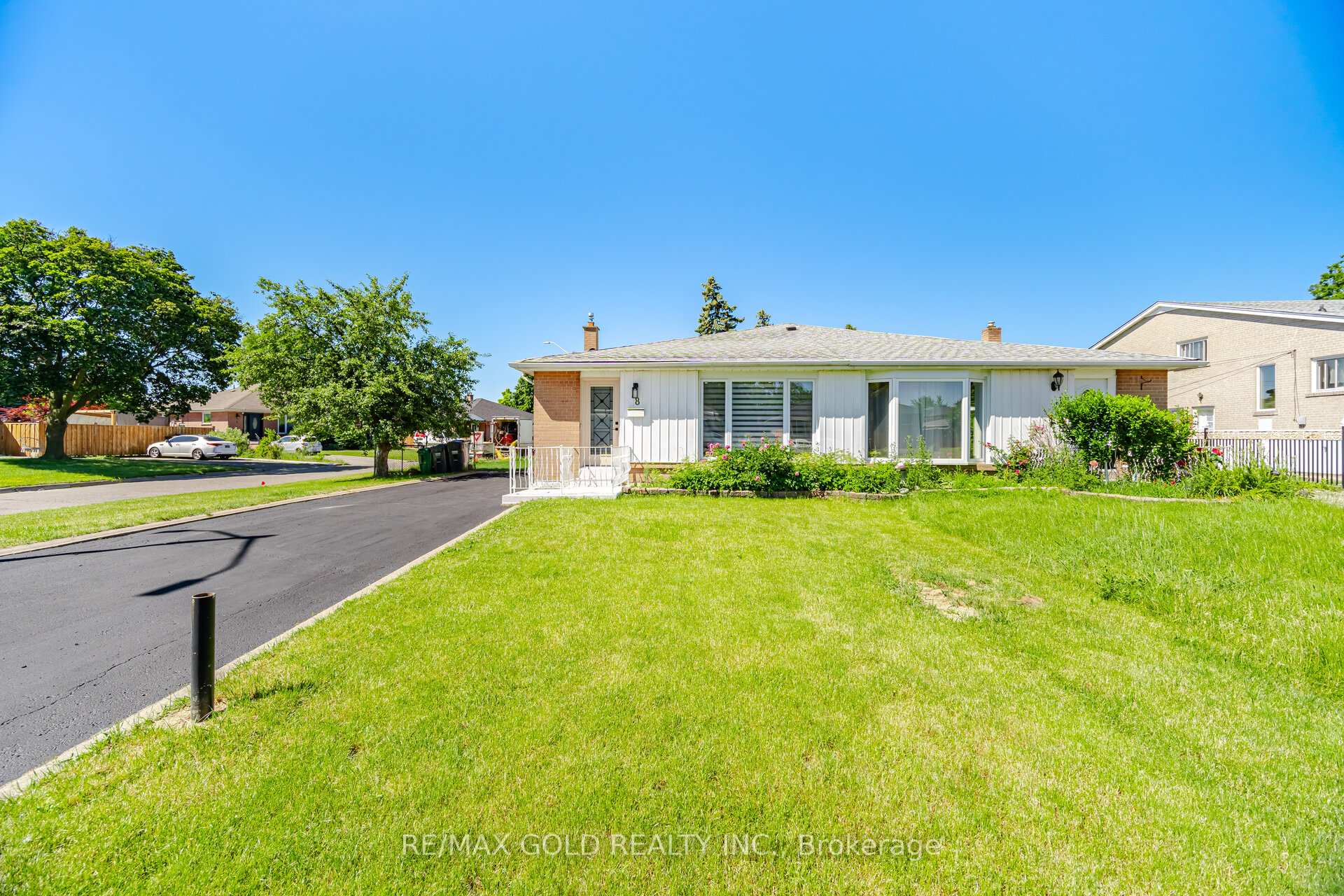 Photo 49 of 8 Athlone Avenue, Brampton, Avondale — HOMEH