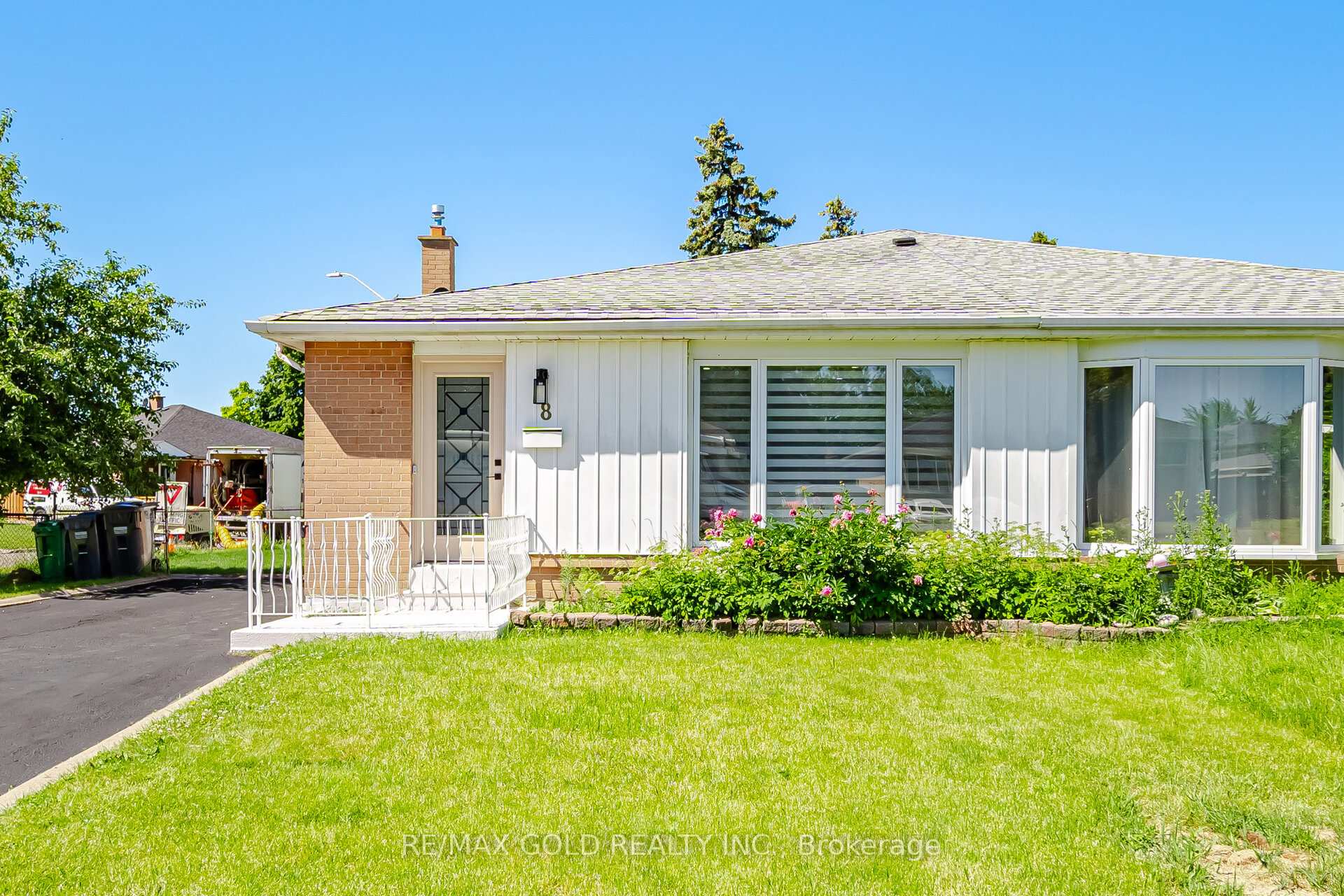 Photo 1 of 8 Athlone Avenue, Brampton, Avondale — HOMEH