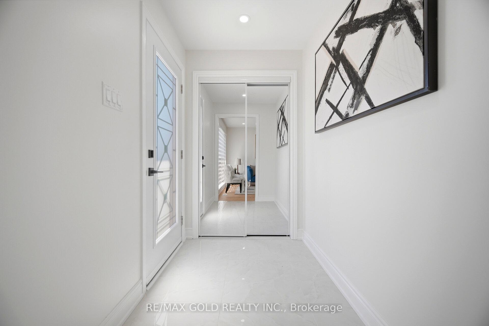 Photo 4 of 8 Athlone Avenue, Brampton, Avondale — HOMEH