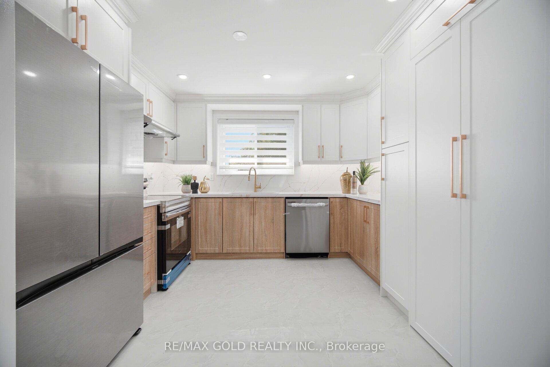 Photo 10 of 8 Athlone Avenue, Brampton, Avondale — HOMEH