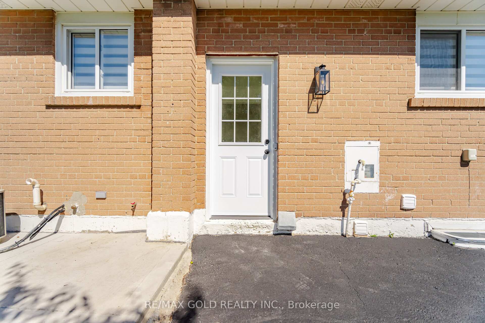 Photo 26 of 8 Athlone Avenue, Brampton, Avondale — HOMEH