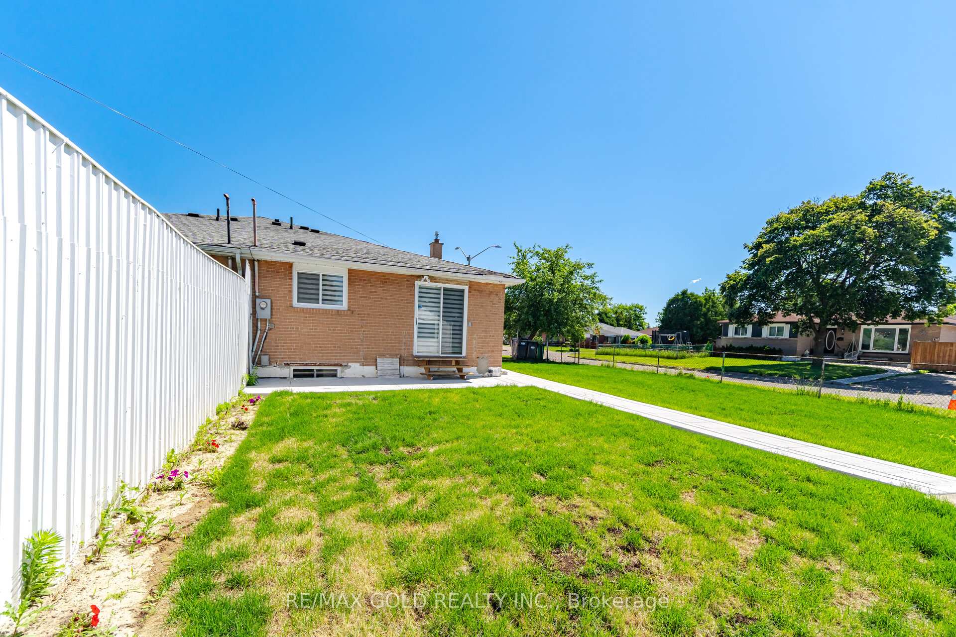 Photo 47 of 8 Athlone Avenue, Brampton, Avondale — HOMEH