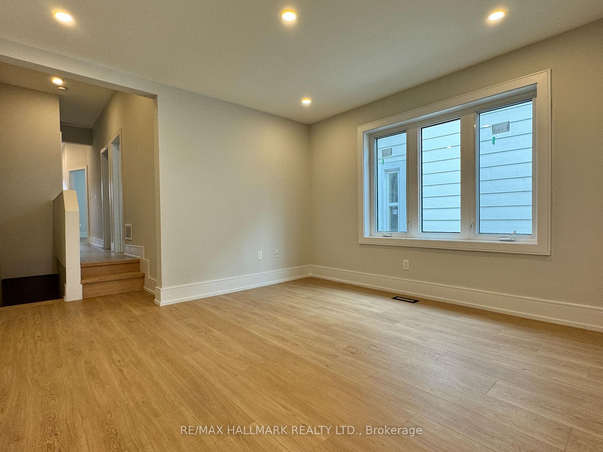 Photo 4 of Unit Upper, 116 Bellevue Avenue, Toronto, Kensington-Chinatown — HOMEH