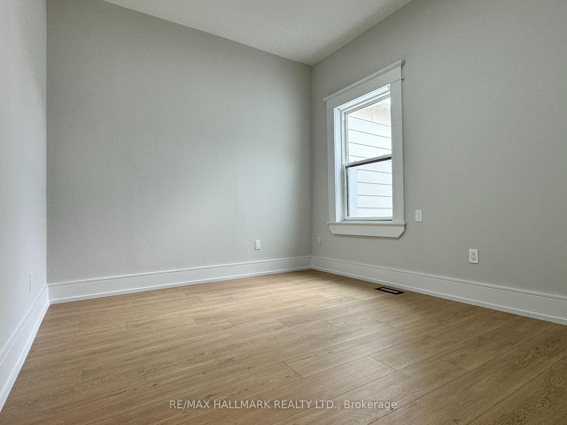 Photo 7 of Unit Upper, 116 Bellevue Avenue, Toronto, Kensington-Chinatown — HOMEH