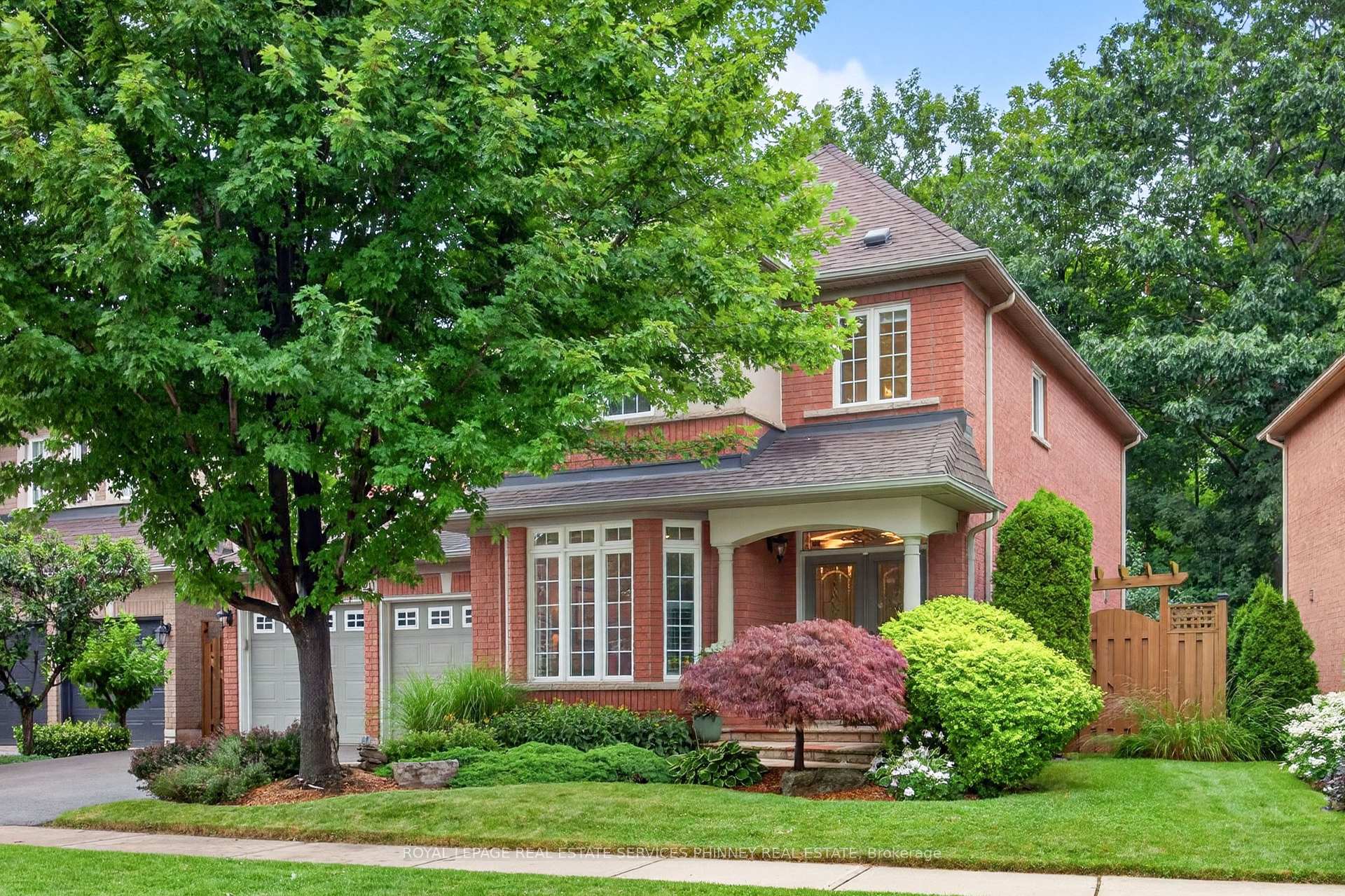 Photo 2 of 211 Creek Path Avenue, Oakville, Bronte — HOMEH
