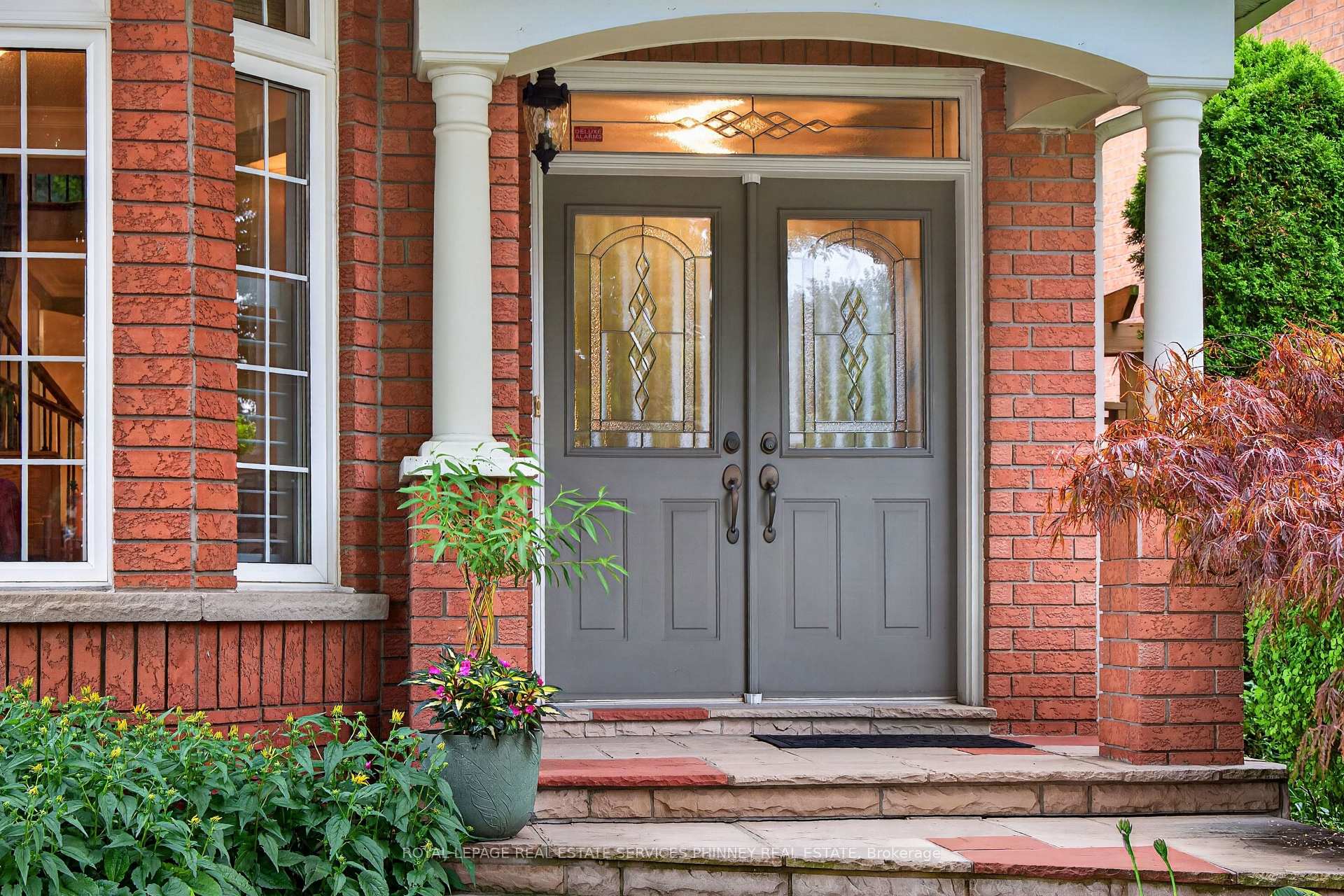 Photo 3 of 211 Creek Path Avenue, Oakville, Bronte — HOMEH