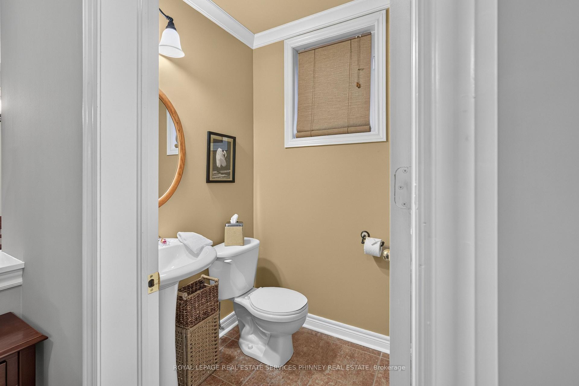Photo 8 of 211 Creek Path Avenue, Oakville, Bronte — HOMEH