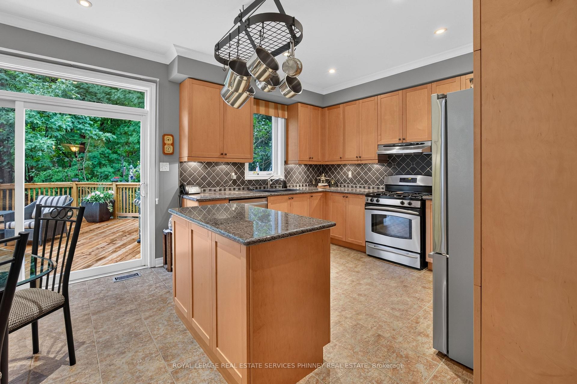Photo 10 of 211 Creek Path Avenue, Oakville, Bronte — HOMEH